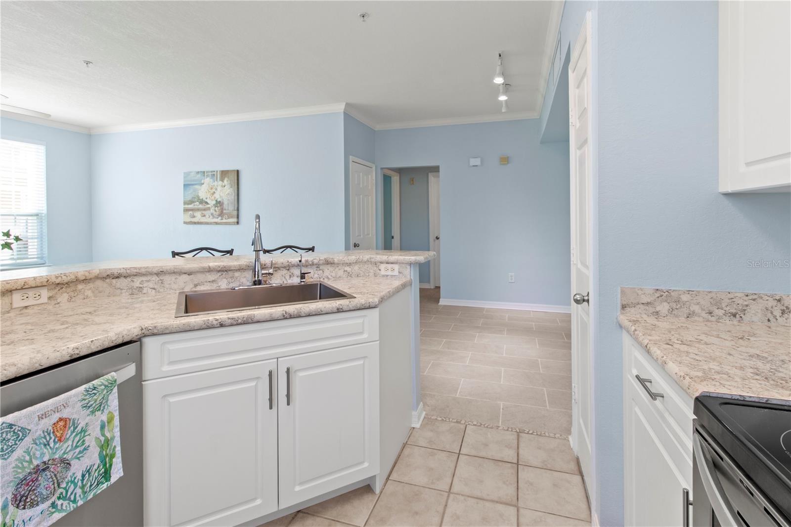 Image 9 of 41 For 5560 Rosehill Road 103