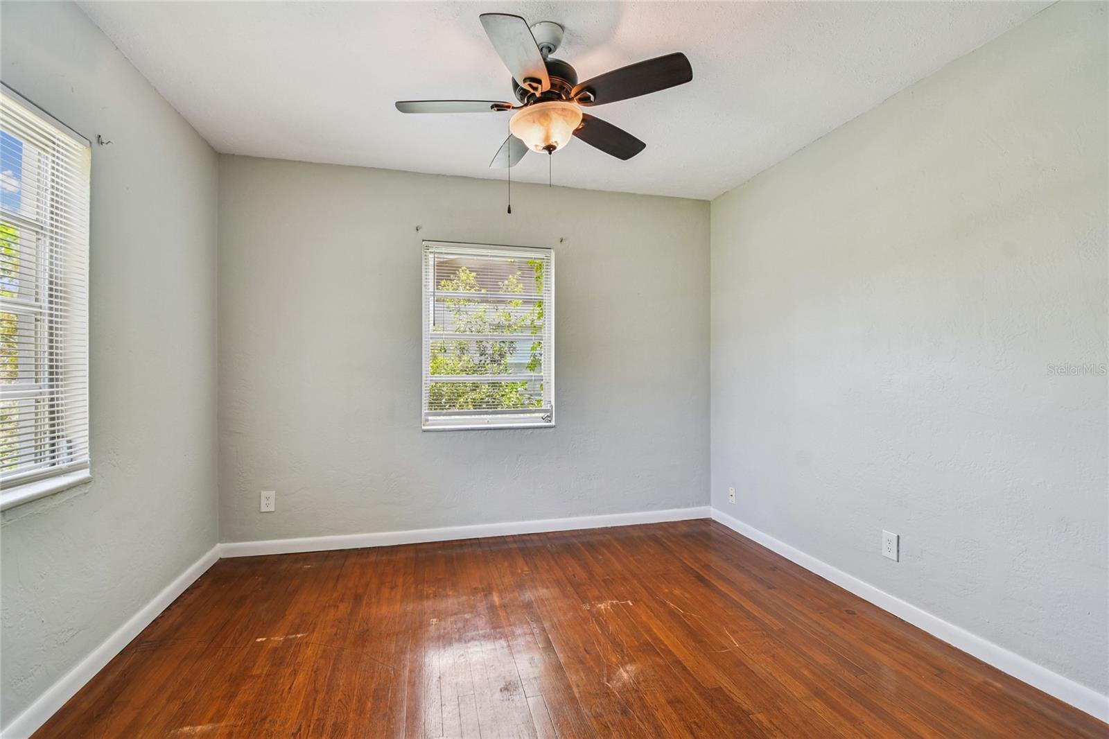 Image 11 of 52 For 751 Southwest Boulevard N