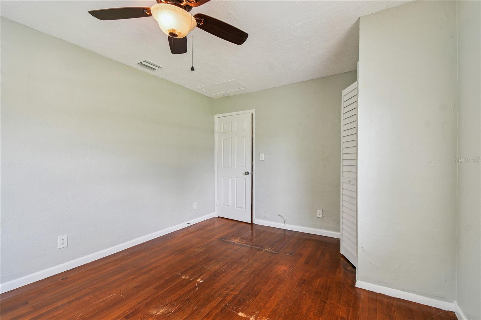 Image 12 of 52 For 751 Southwest Boulevard N