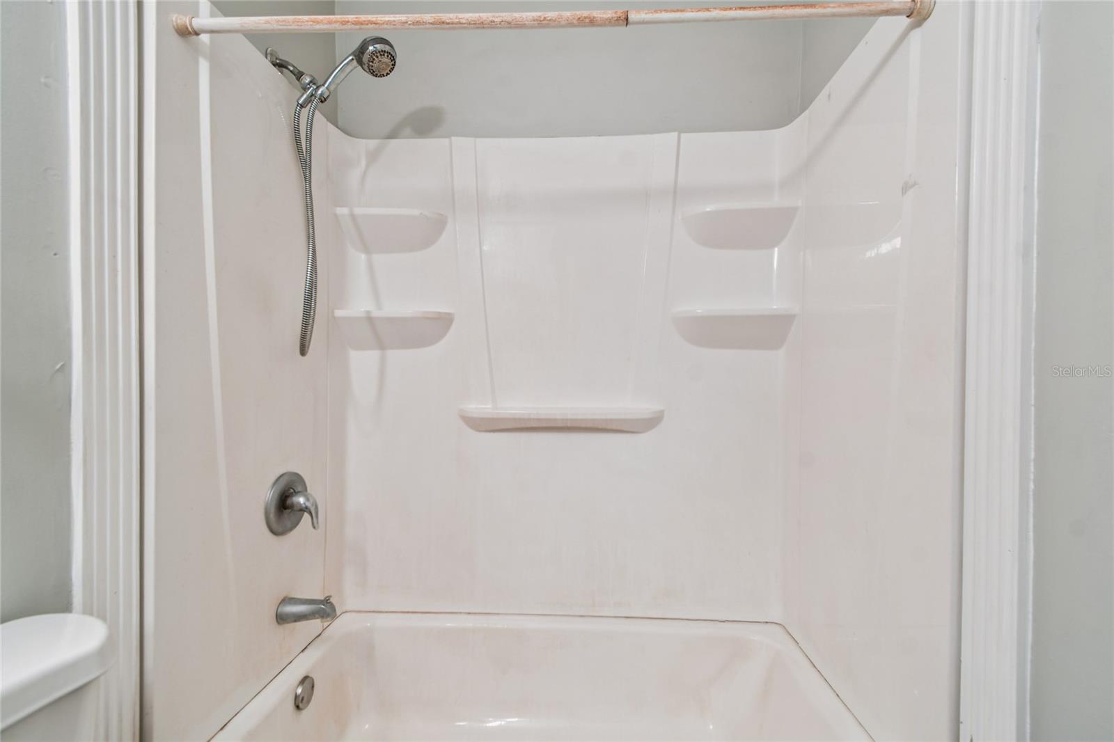 Image 16 of 52 For 751 Southwest Boulevard N
