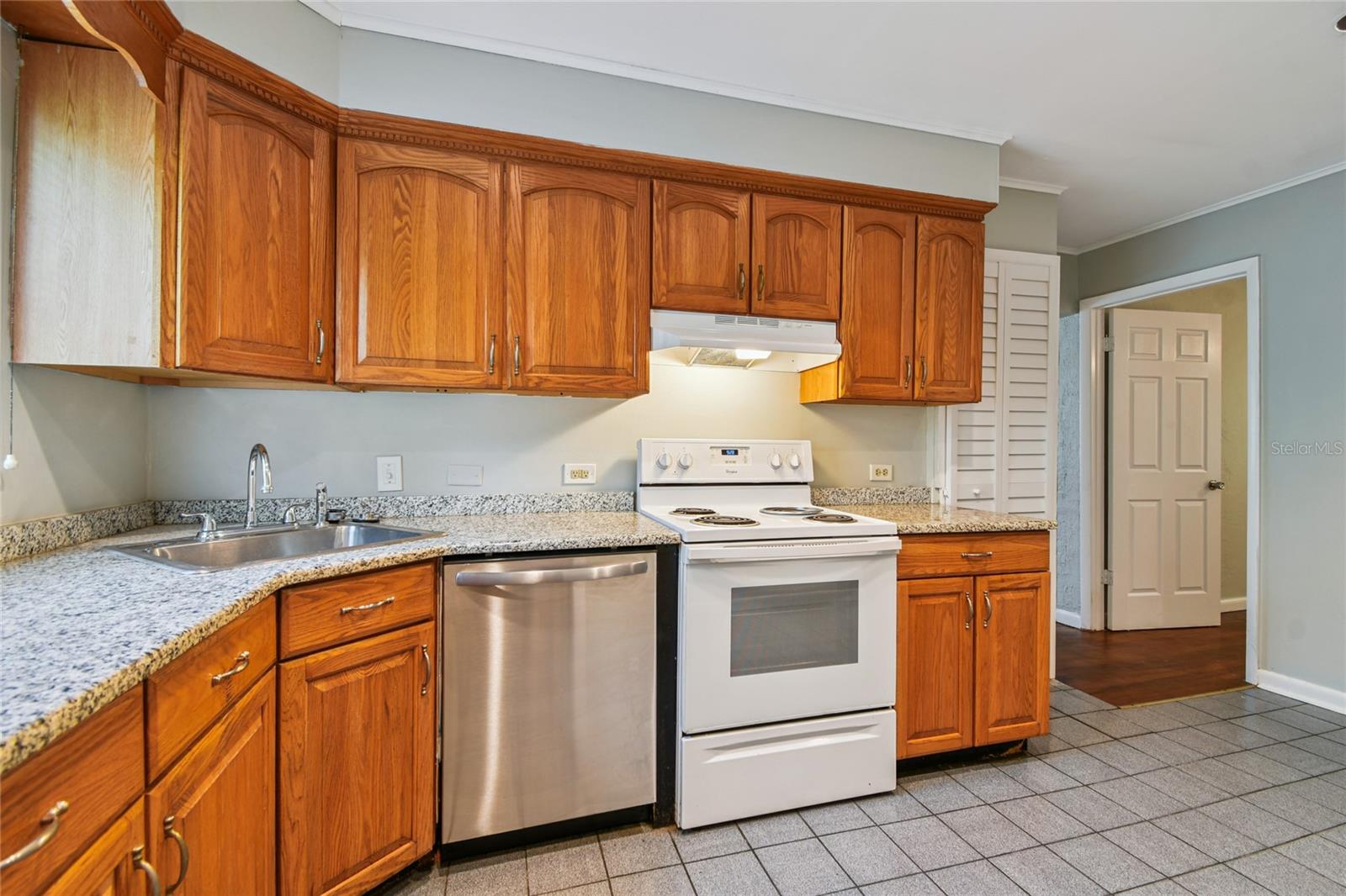 Image 20 of 52 For 751 Southwest Boulevard N