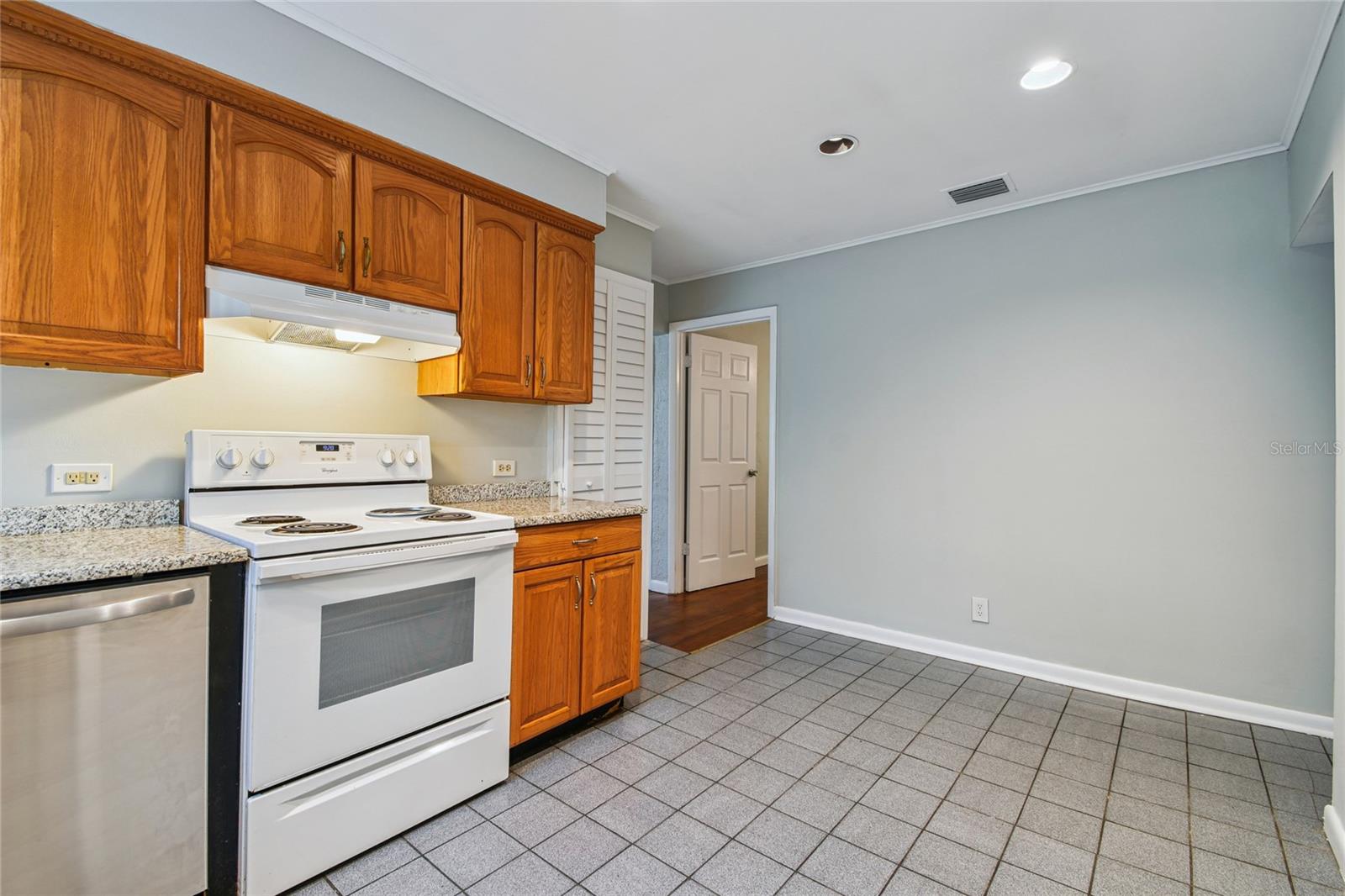 Image 21 of 52 For 751 Southwest Boulevard N