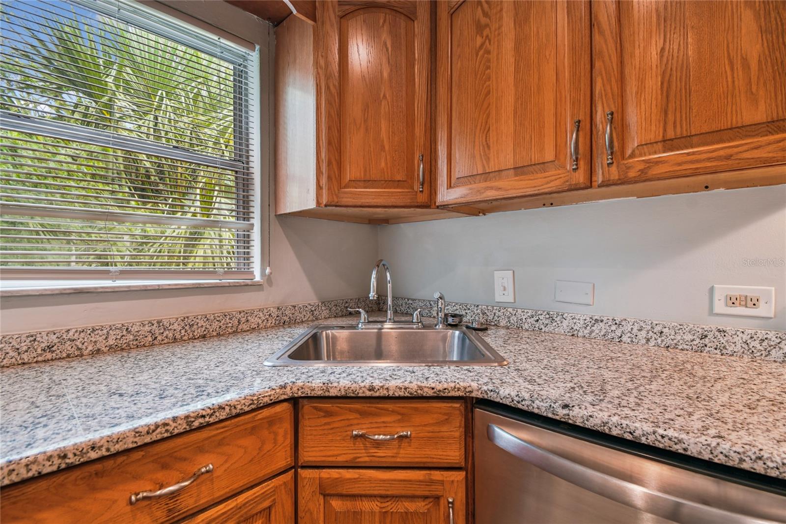 Image 22 of 52 For 751 Southwest Boulevard N