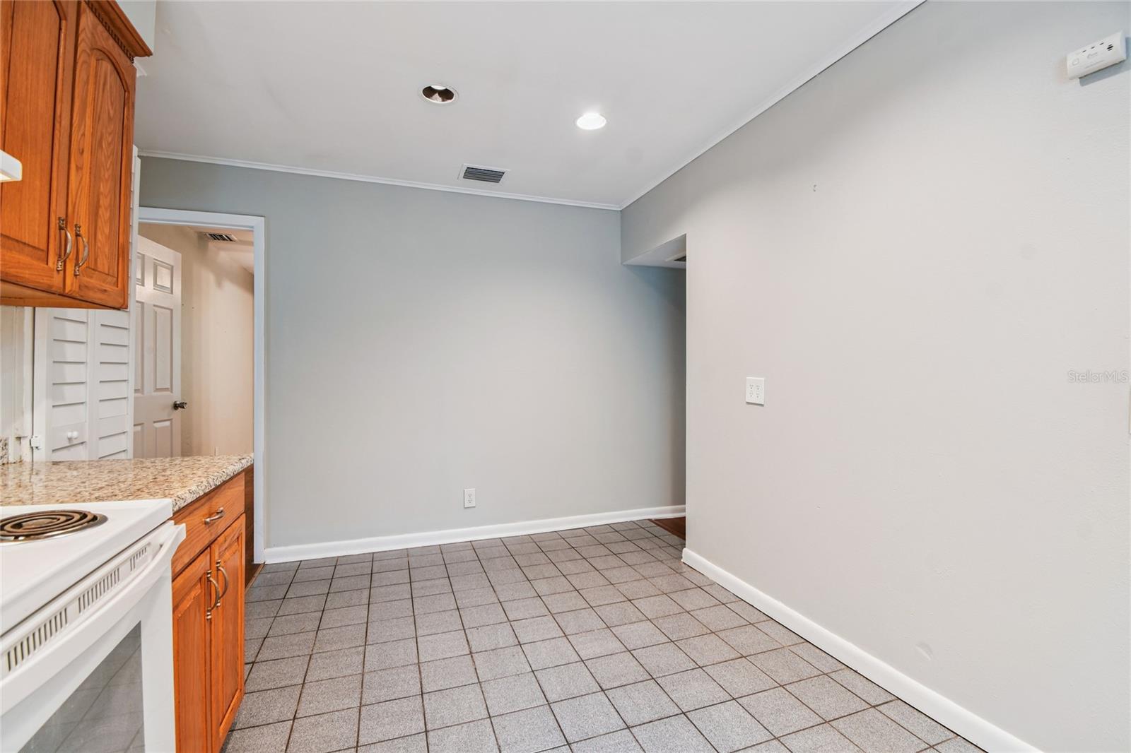 Image 23 of 52 For 751 Southwest Boulevard N