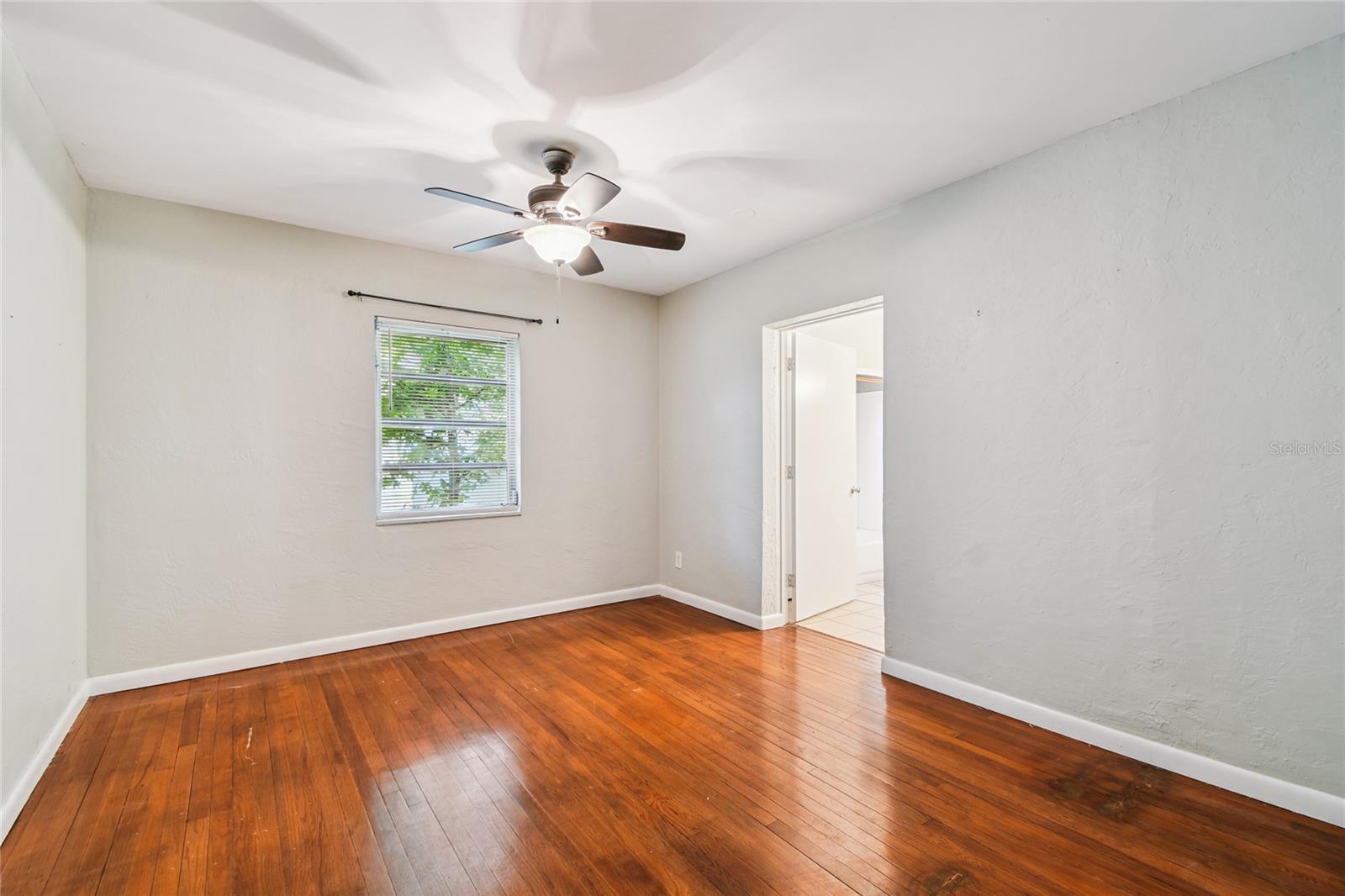 Image 24 of 52 For 751 Southwest Boulevard N