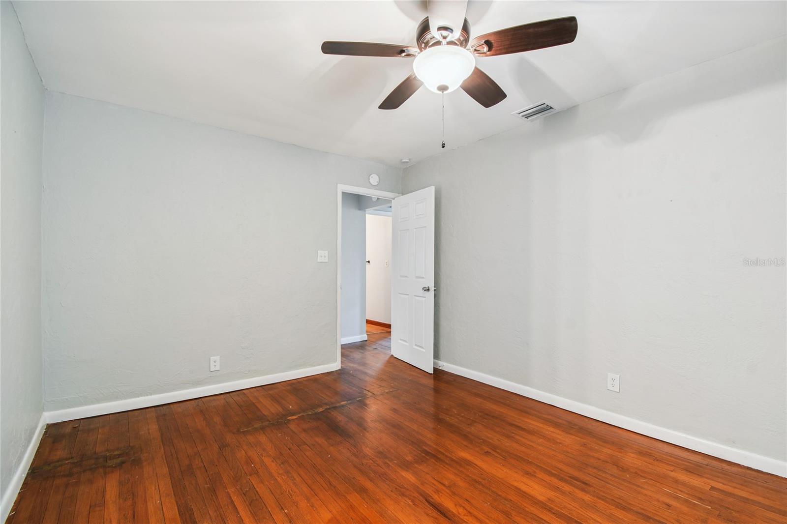Image 26 of 52 For 751 Southwest Boulevard N