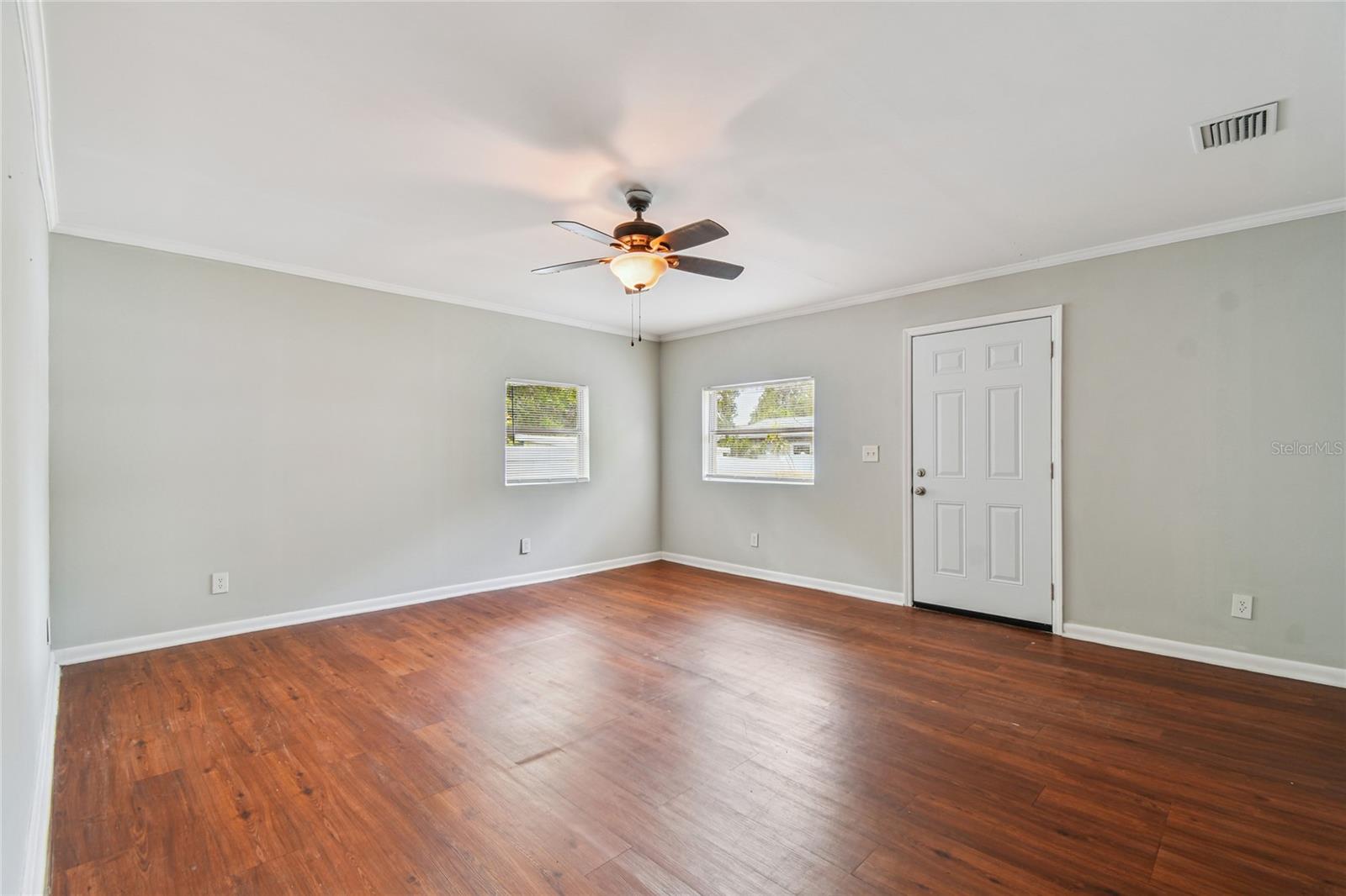 Image 27 of 52 For 751 Southwest Boulevard N