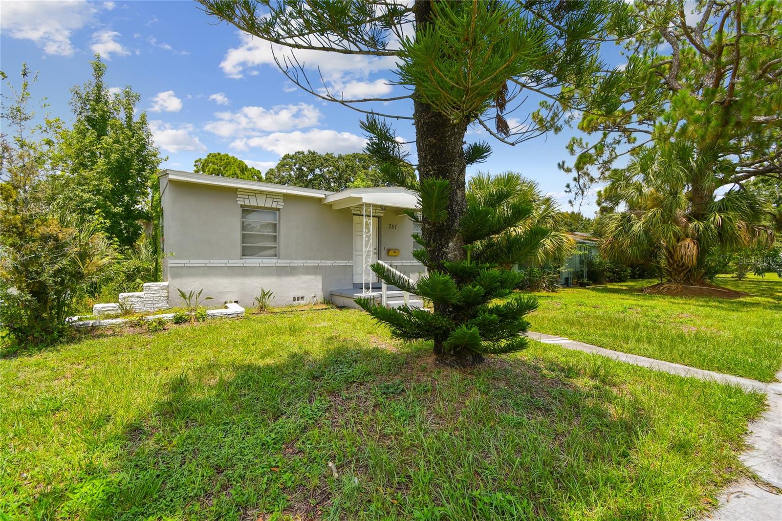 Image 3 of 52 For 751 Southwest Boulevard N