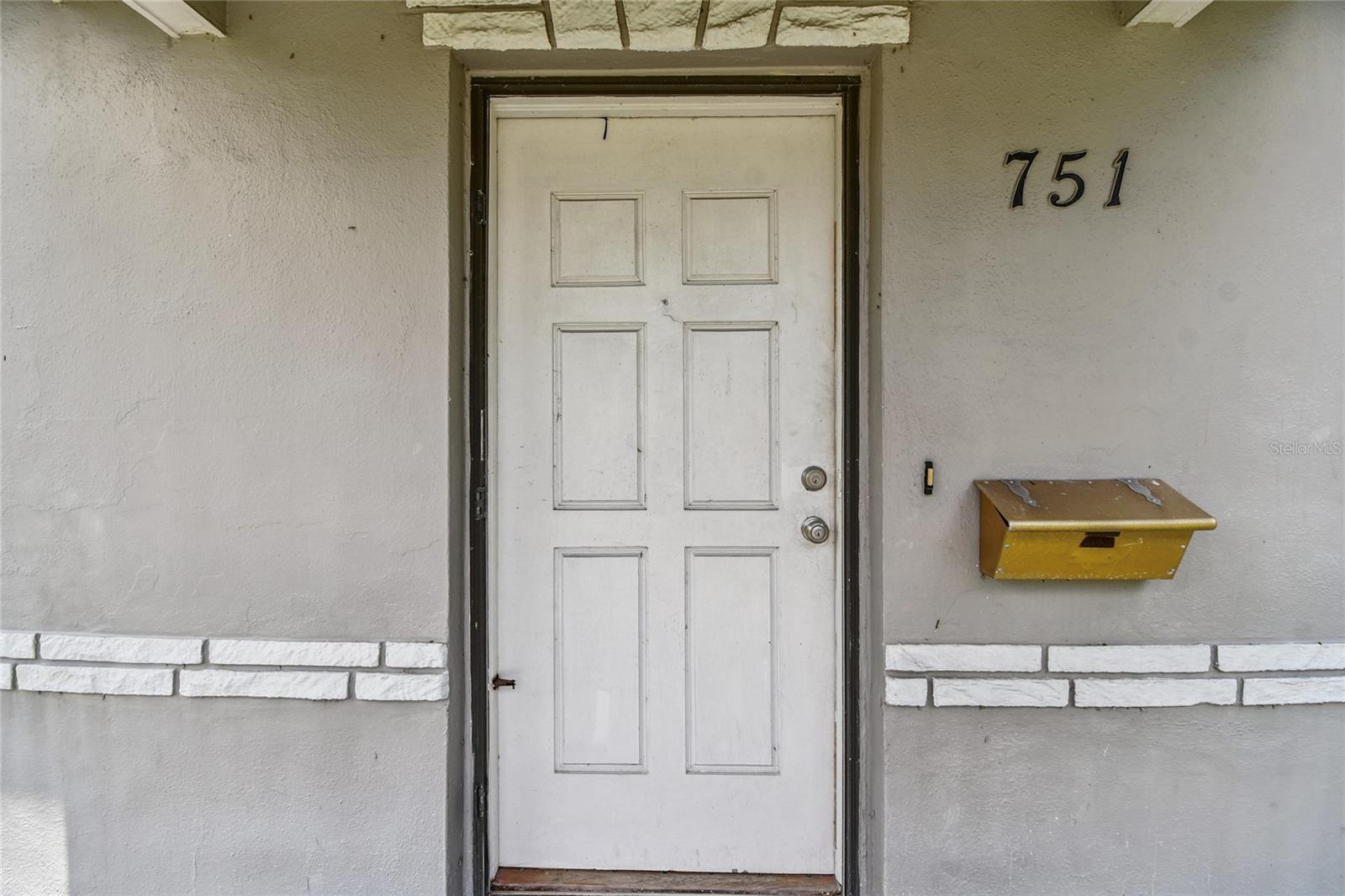 Image 4 of 52 For 751 Southwest Boulevard N