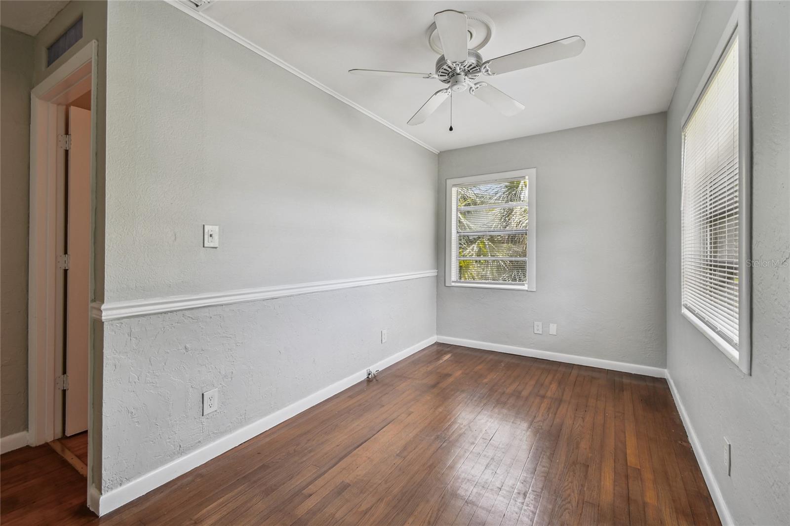 Image 6 of 52 For 751 Southwest Boulevard N