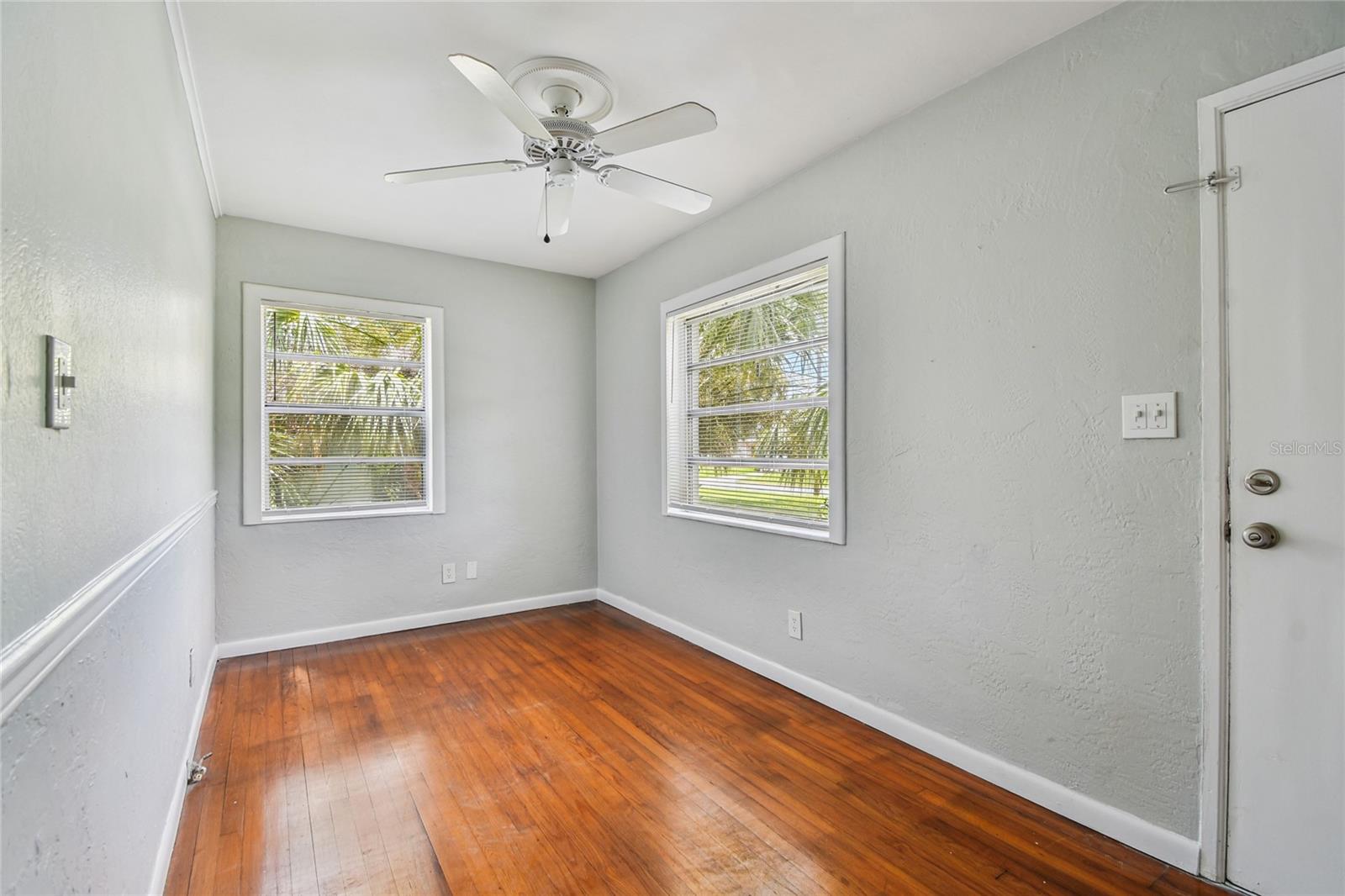 Image 7 of 52 For 751 Southwest Boulevard N