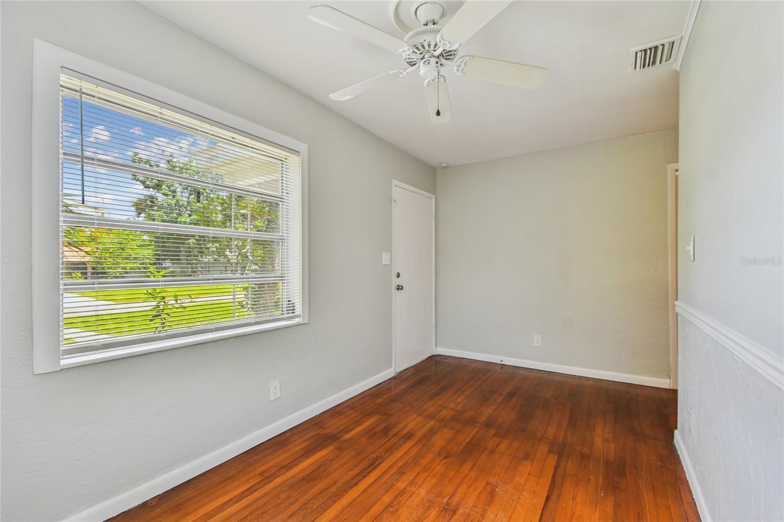 Image 9 of 52 For 751 Southwest Boulevard N