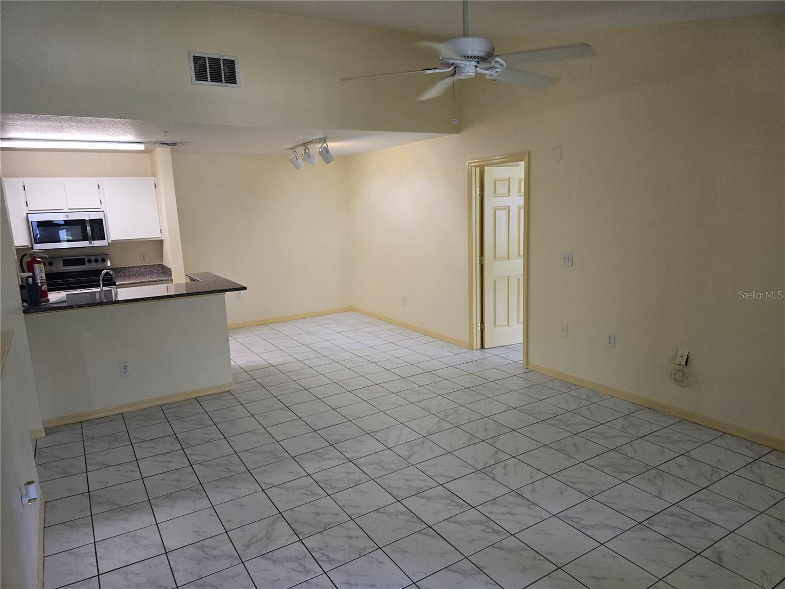 Image 17 of 56 For 7428 Vista Way 201