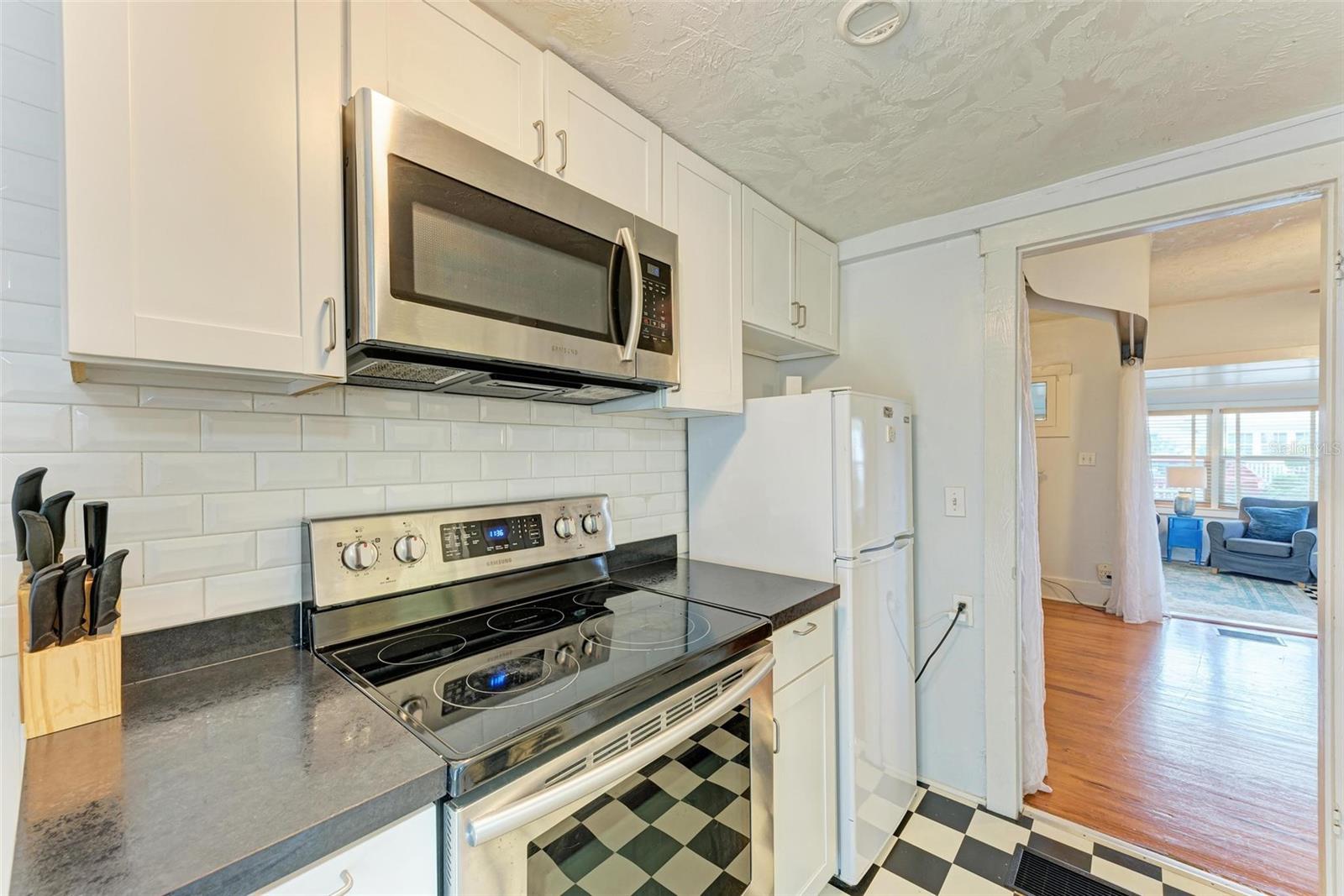 Image 40 of 49 For 1533 1st Ave Drive W
