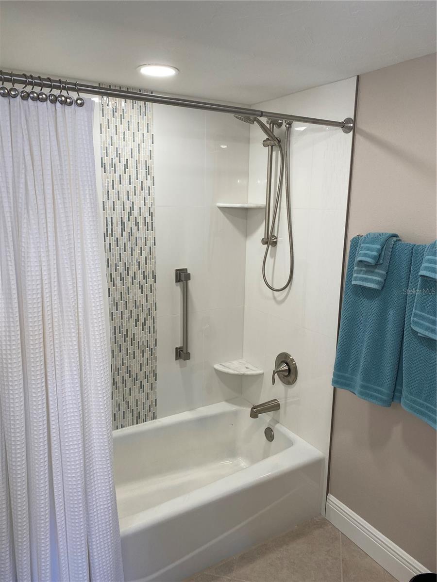 Image 9 of 12 For 631 Alhambra Road 702