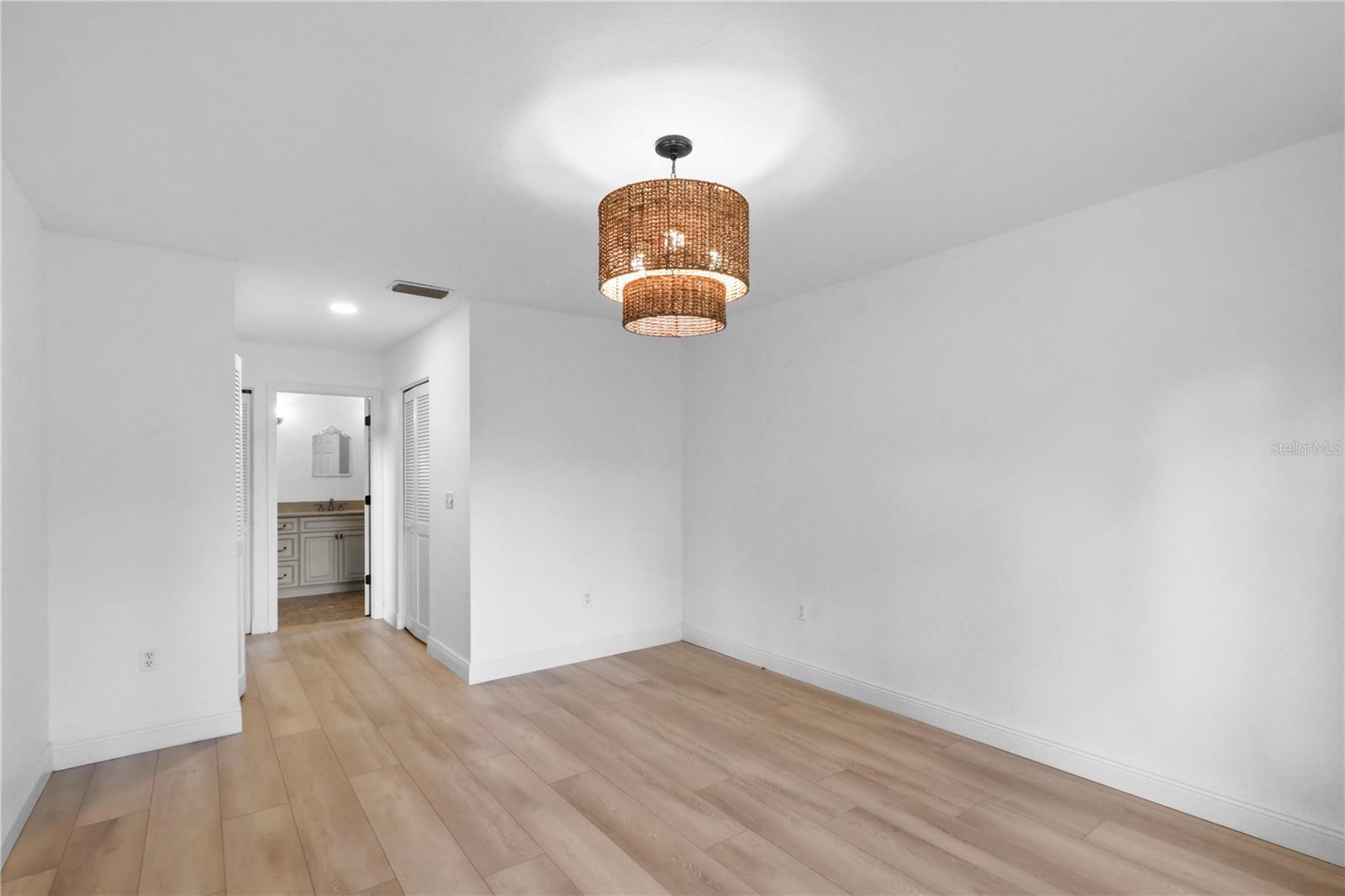 Image 19 of 37 For 5289 Tivoli Avenue