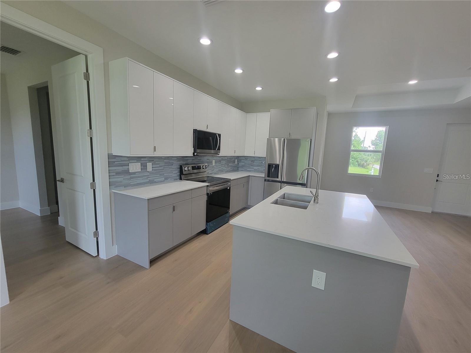 Image 2 of 38 For 2294 Trimble Avenue