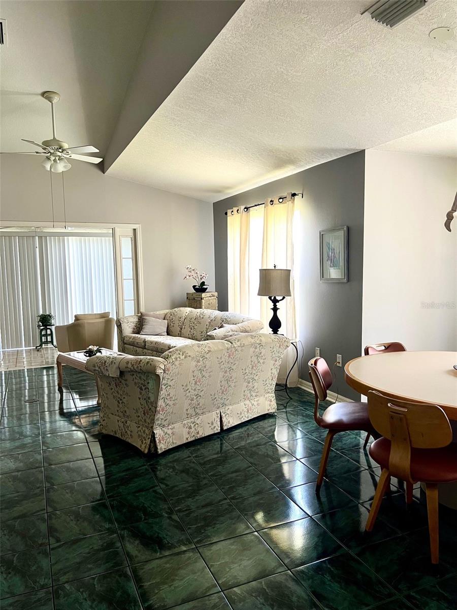 Image 7 of 34 For 2602 Edgewater Court