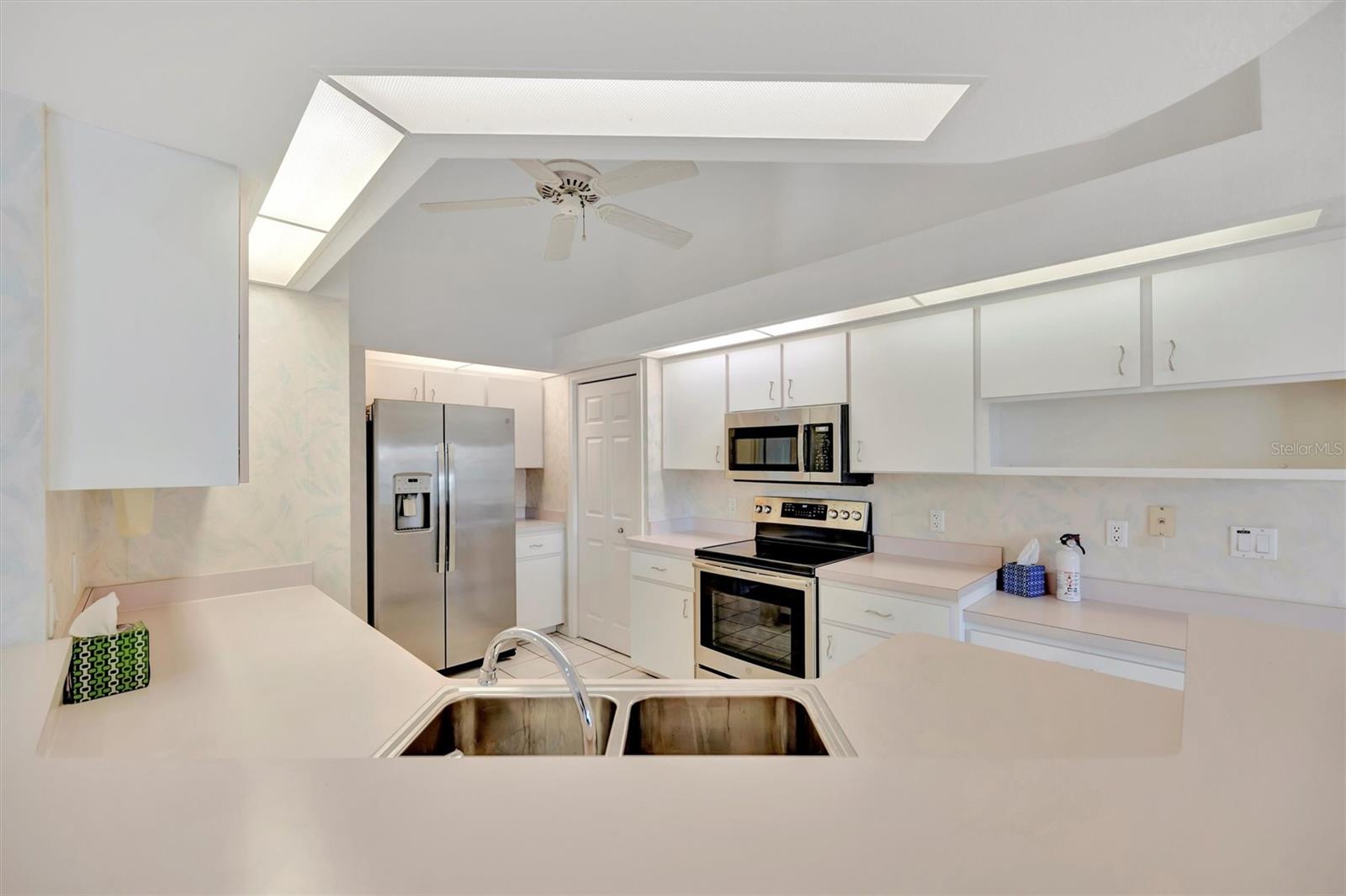 Image 18 of 65 For 12060 Eisenhower Drive
