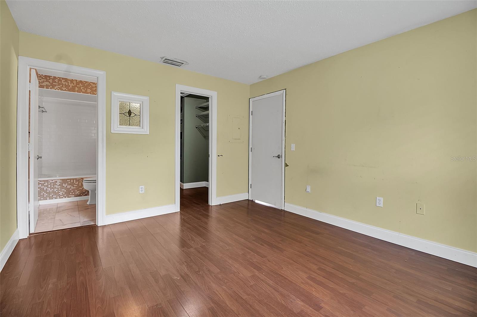 Image 16 of 37 For 4625 Summerwind Drive 13