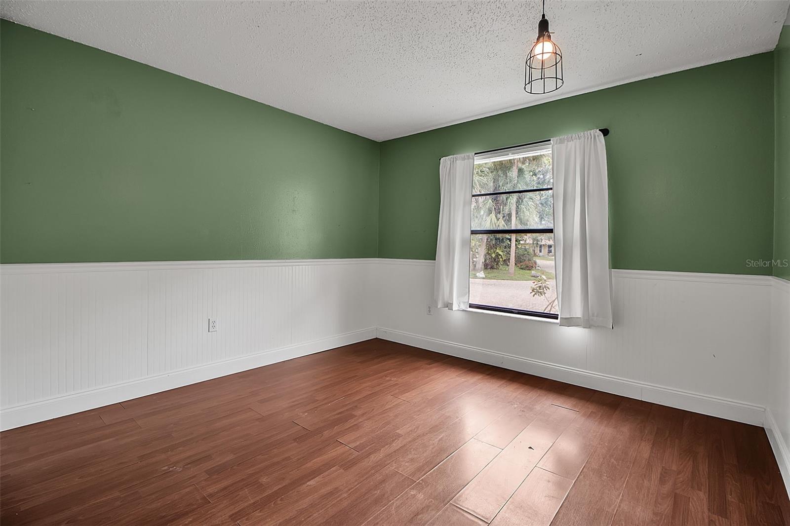 Image 21 of 37 For 4625 Summerwind Drive 13