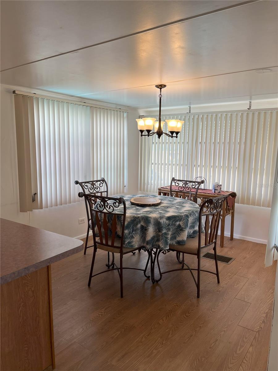 Image 17 of 41 For 6608 Oregon Street
