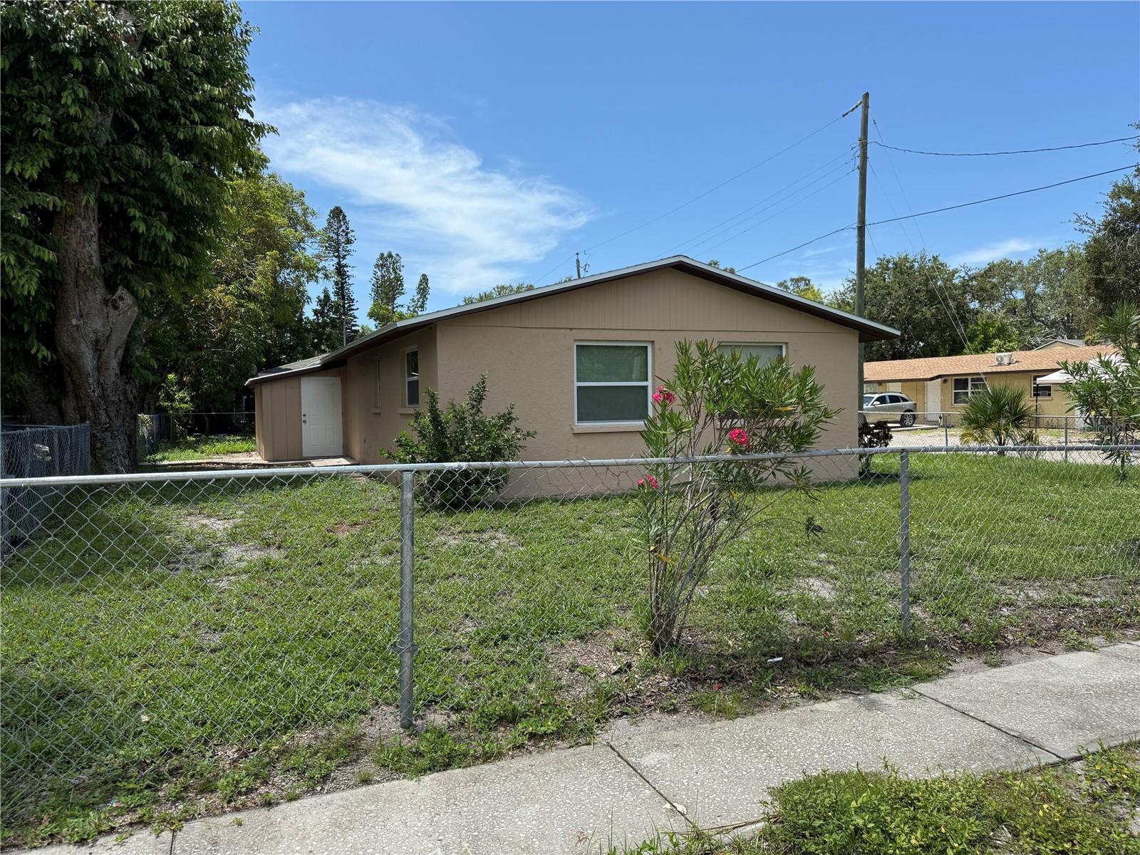 Image 3 of 13 For 1007 8th Street W