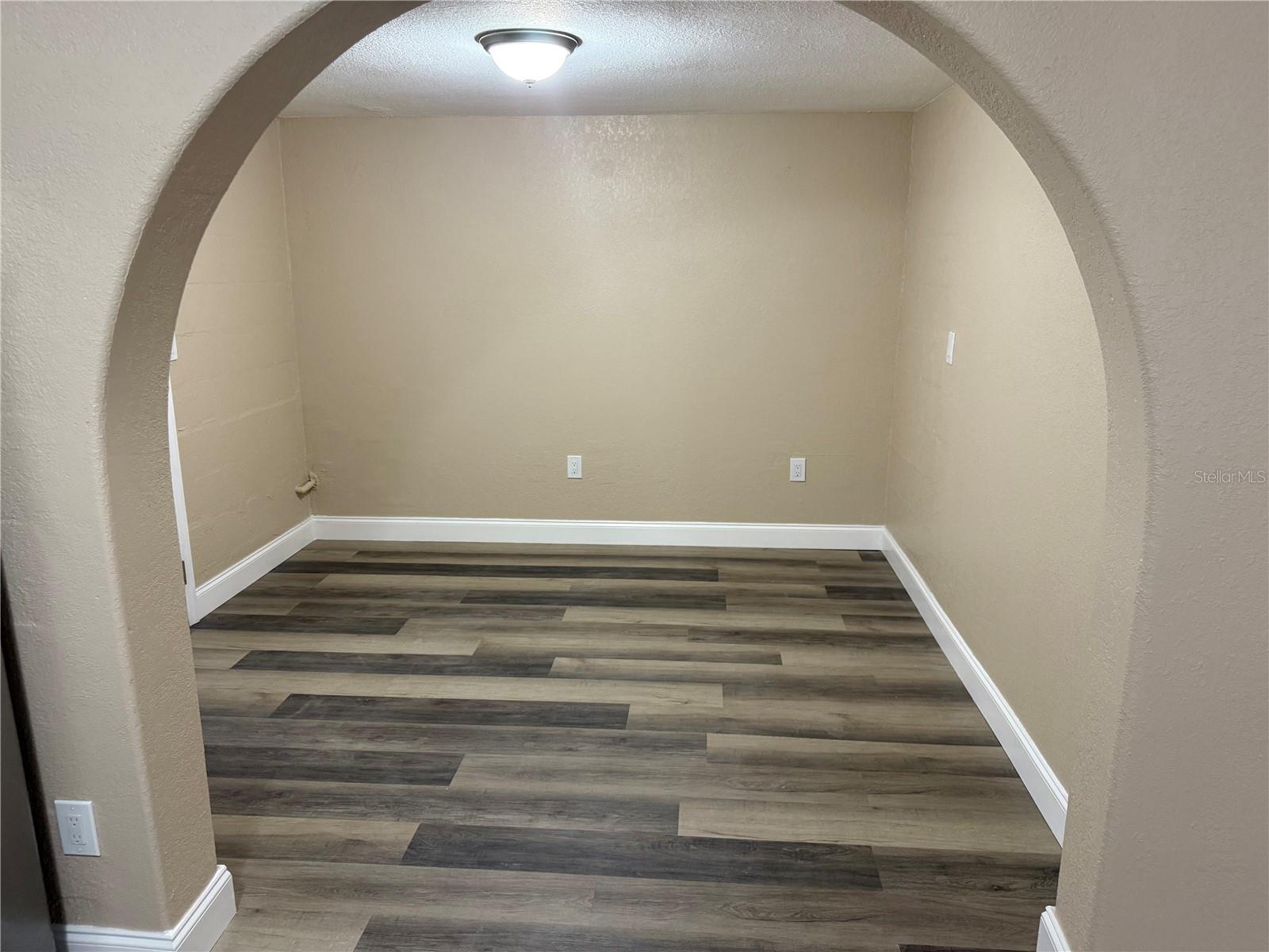 Image 4 of 13 For 1007 8th Street W