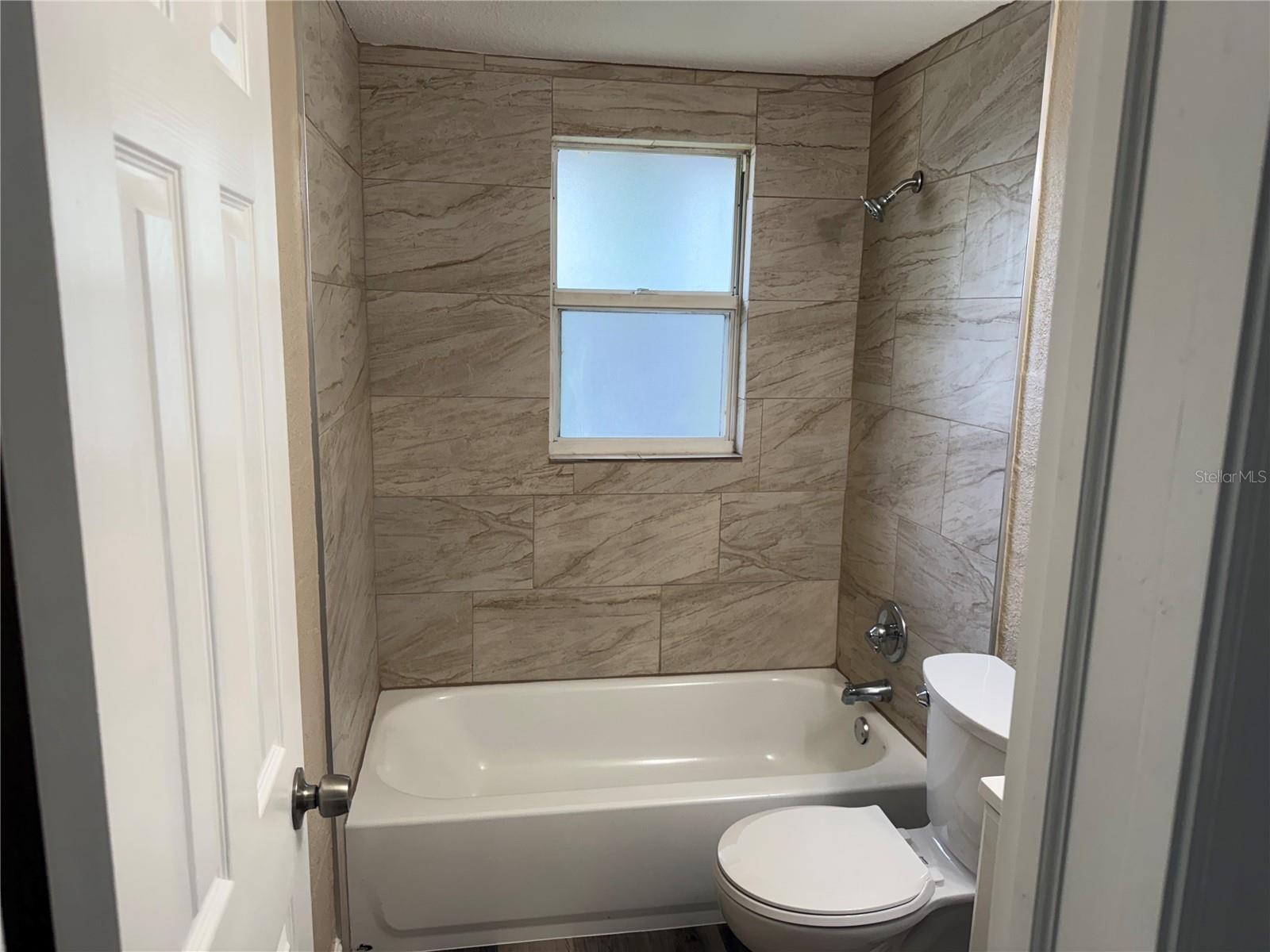 Image 5 of 13 For 1007 8th Street W