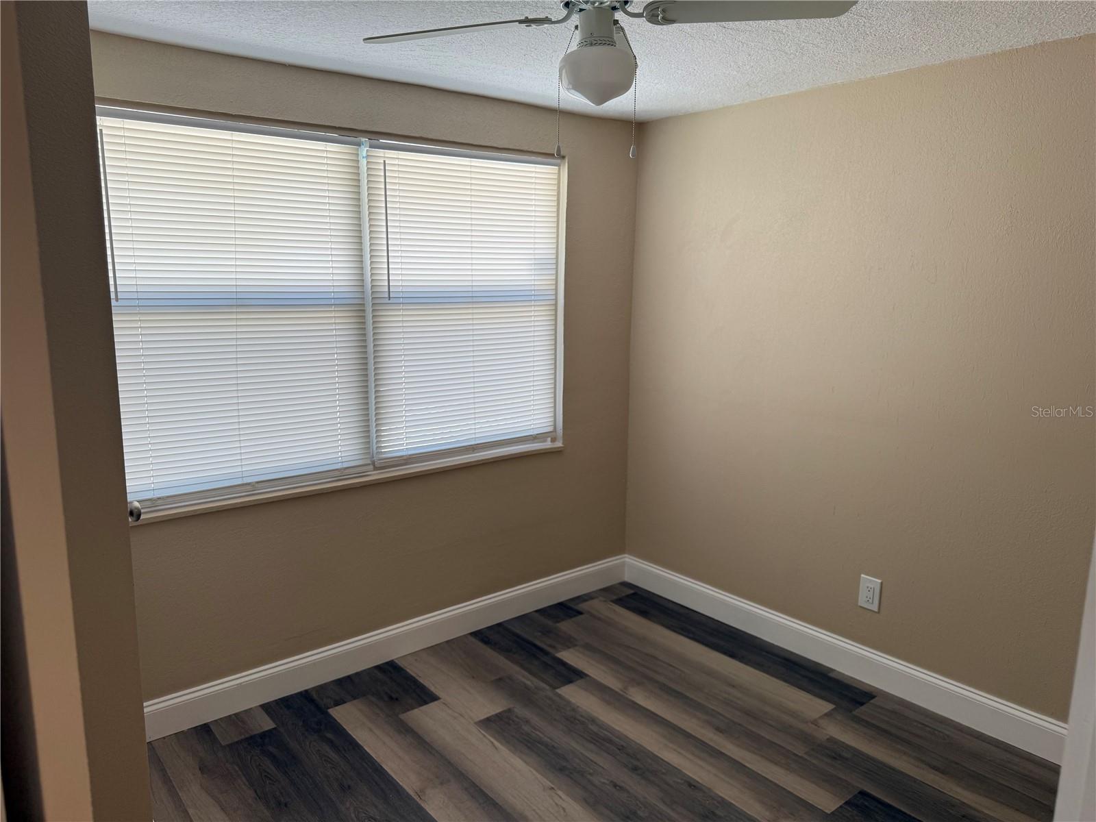 Image 9 of 13 For 1007 8th Street W