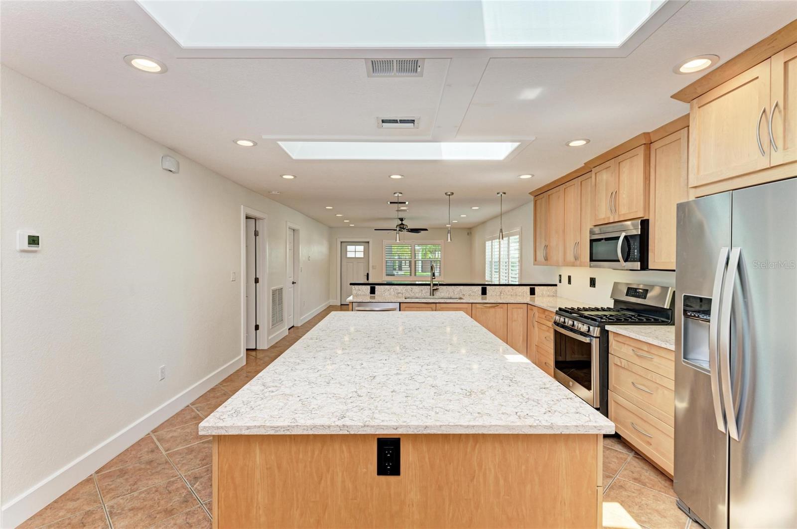 Image 11 of 33 For 2110 Hawthorne Street