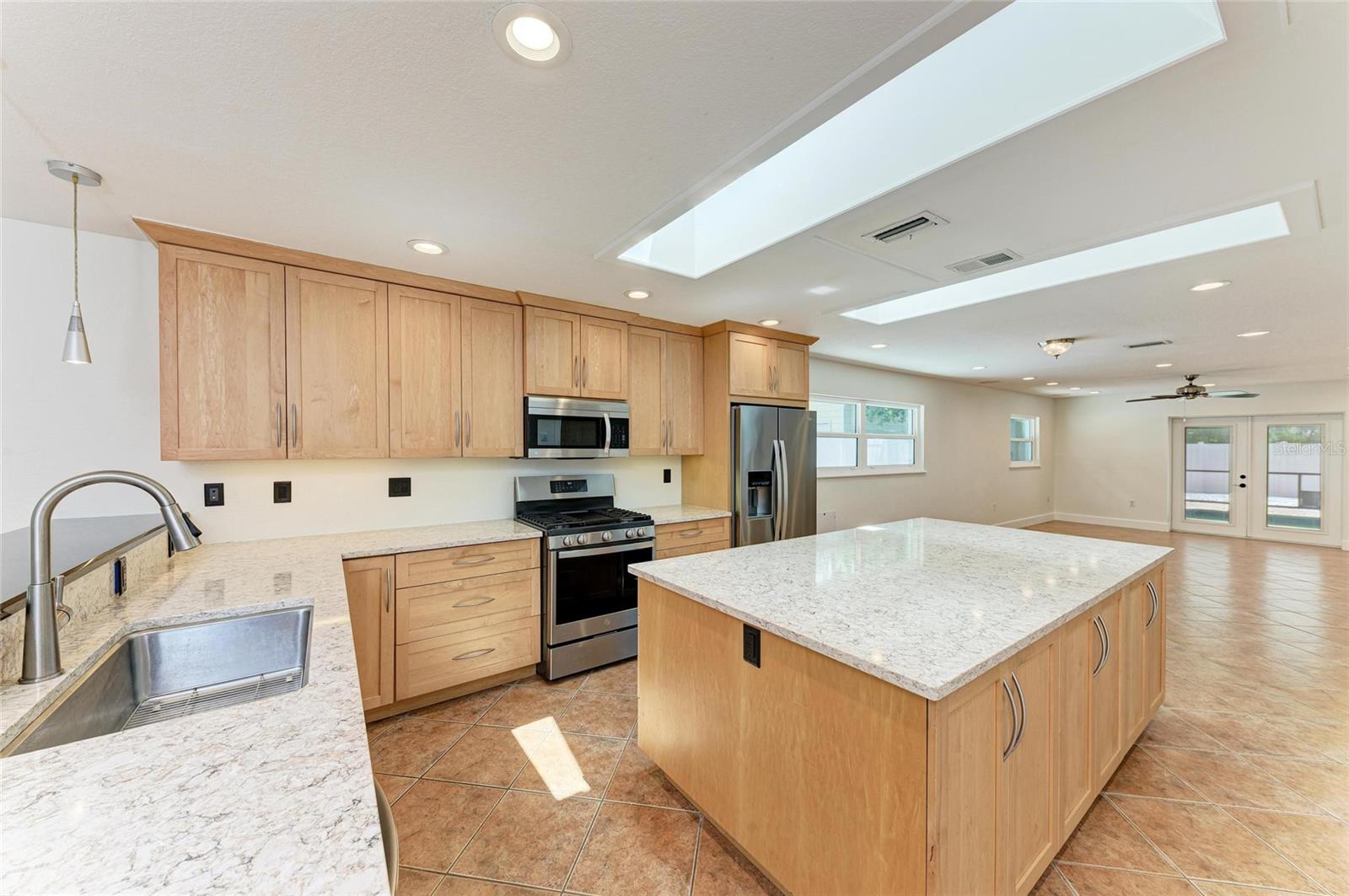 Image 13 of 33 For 2110 Hawthorne Street