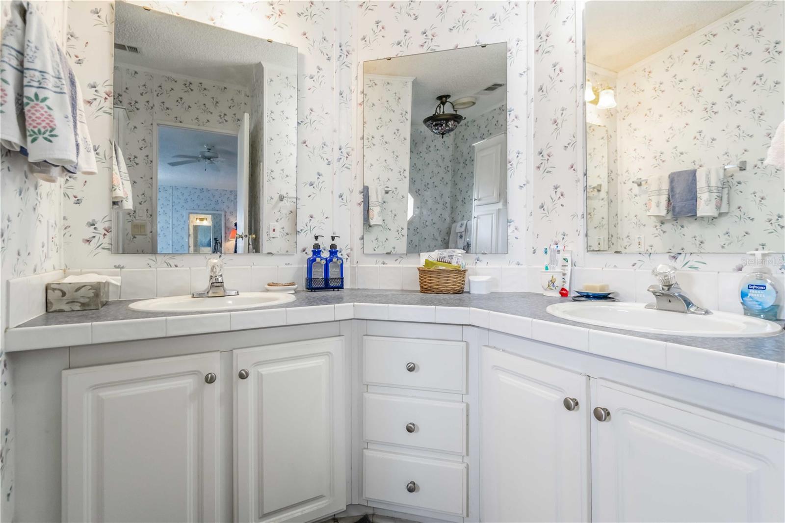 Image 17 of 29 For 5316 53rd Avenue E C20