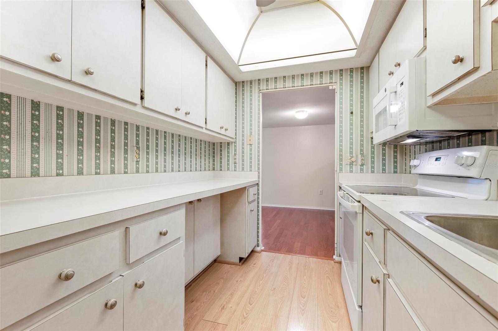Image 14 of 25 For 2227 Circlewood Drive 52