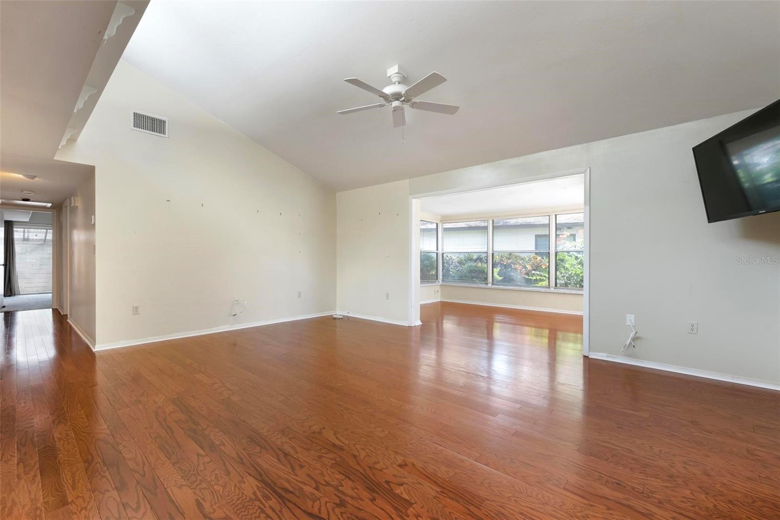 Image 5 of 25 For 2227 Circlewood Drive 52