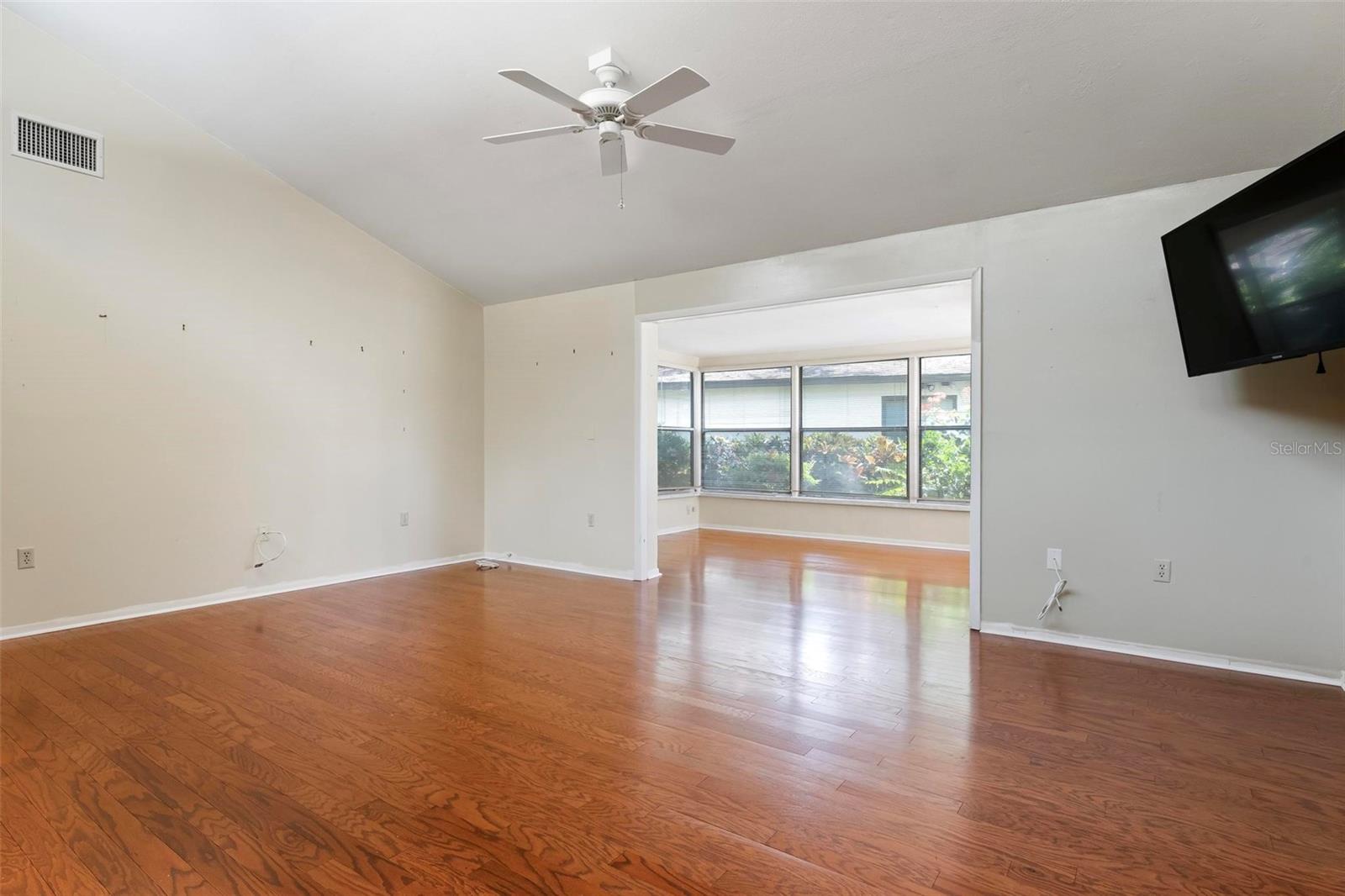 Image 6 of 25 For 2227 Circlewood Drive 52