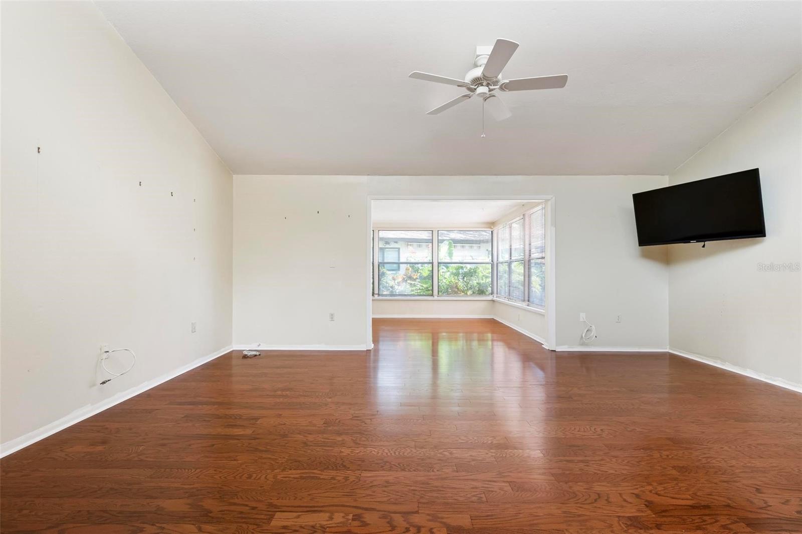Image 7 of 25 For 2227 Circlewood Drive 52