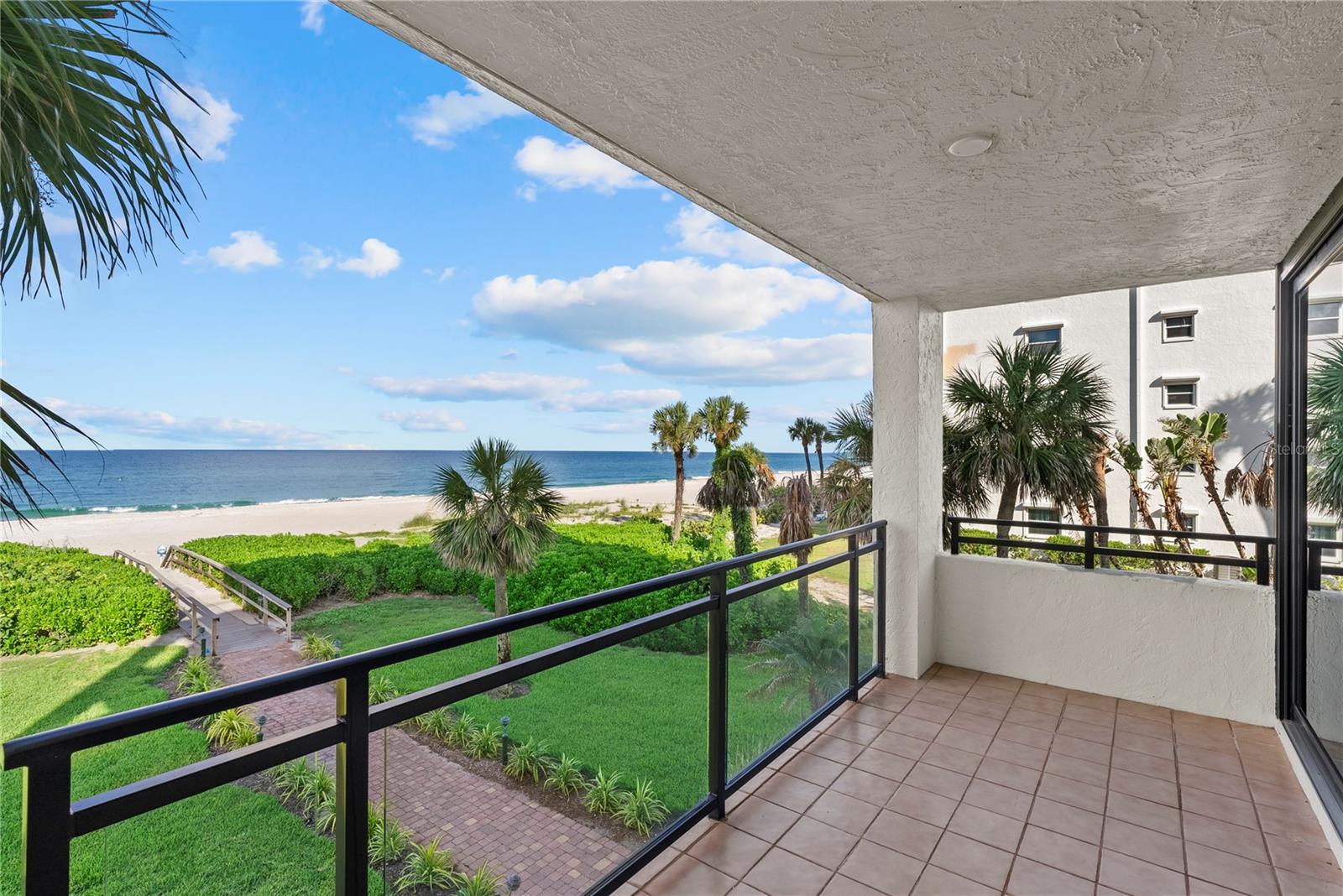 Image 12 of 41 For 4241 Gulf Of Mexico Drive 202