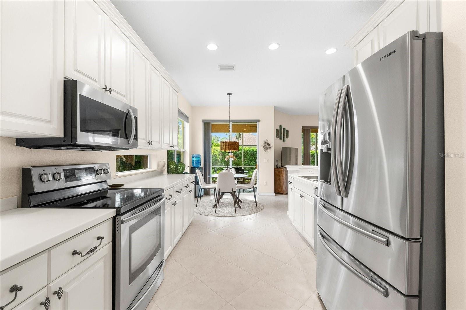 Image 11 of 56 For 5527 Simonton Street