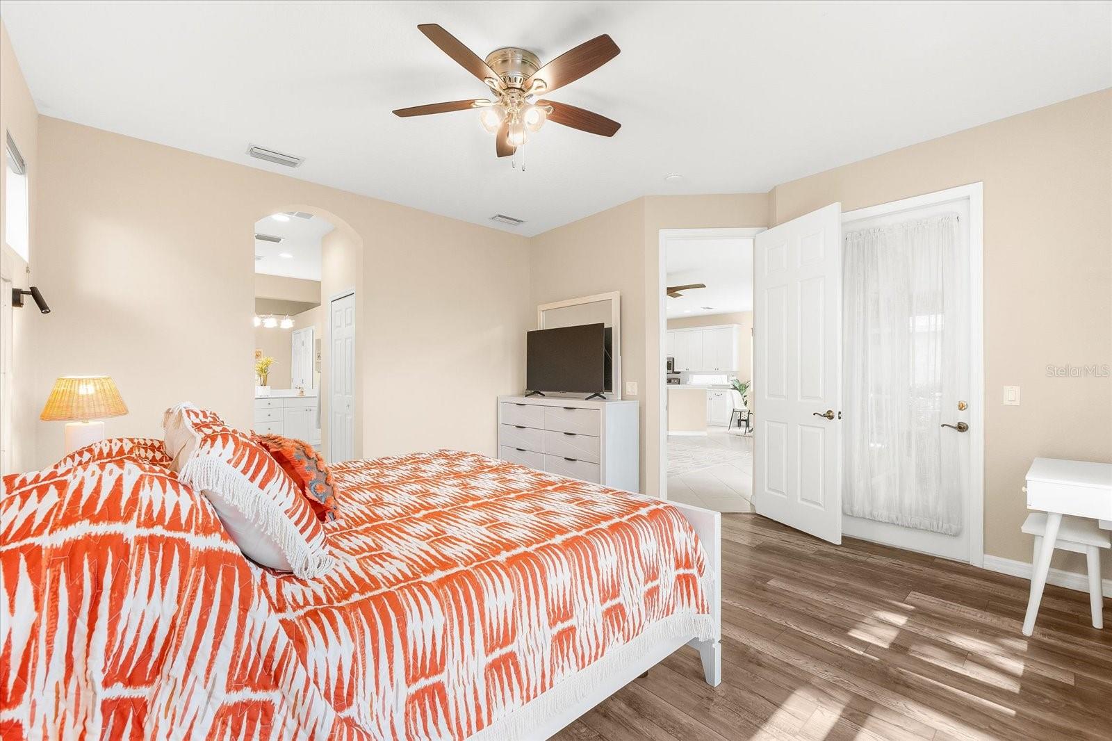 Image 17 of 56 For 5527 Simonton Street