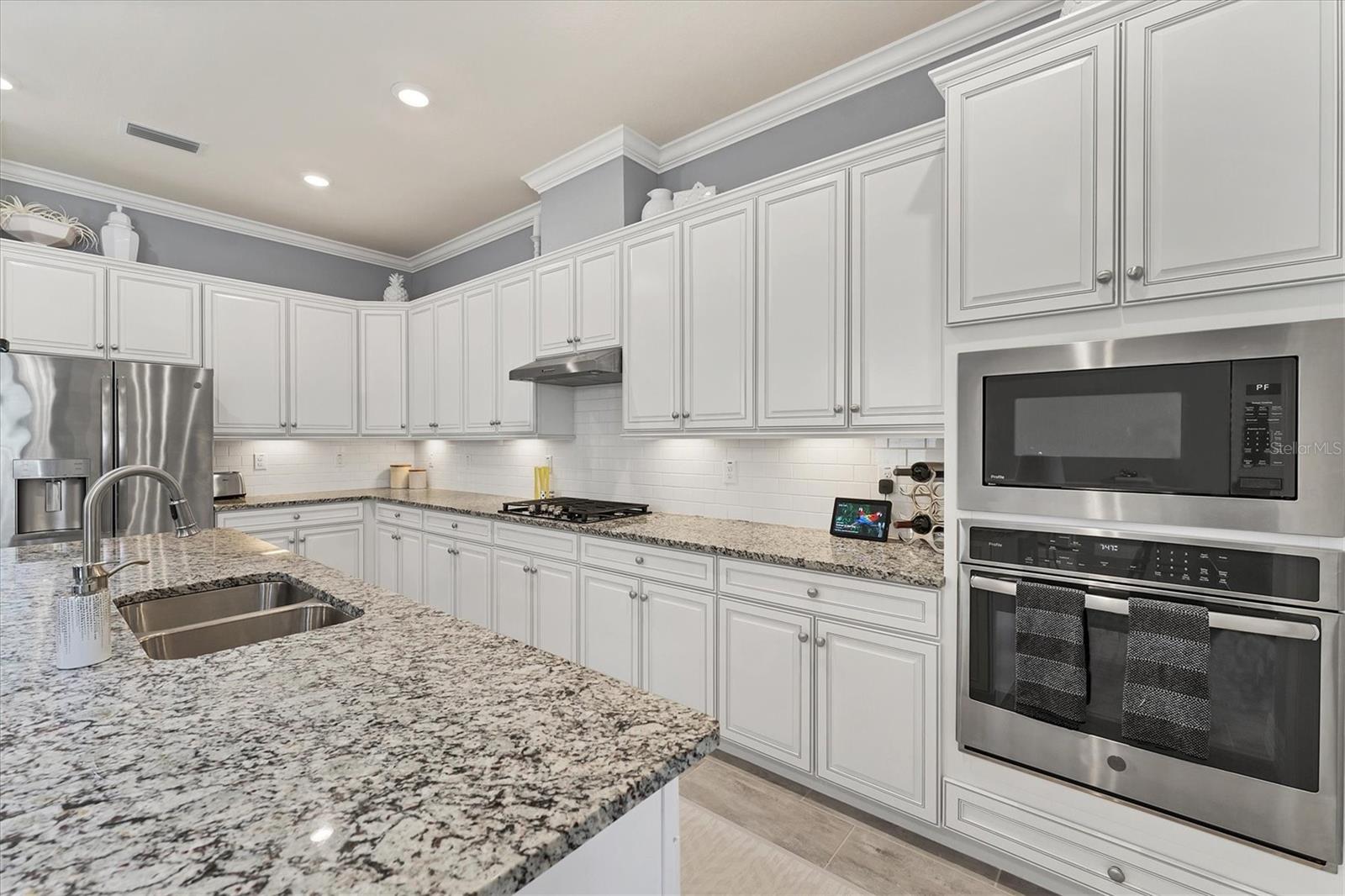 Image 12 of 83 For 16508 Hillside Circle