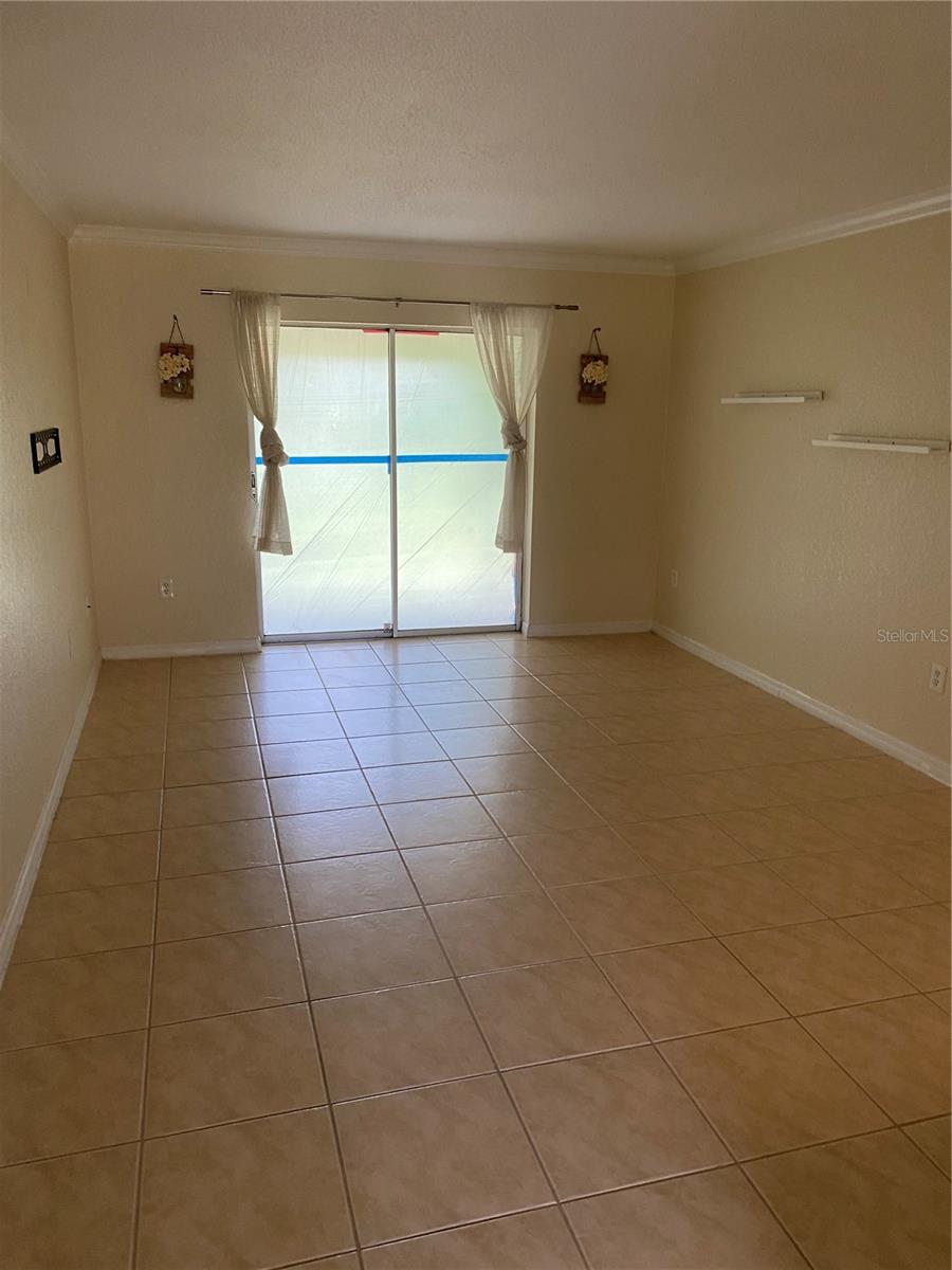 Image 5 of 8 For 924 La Costa Cir  6