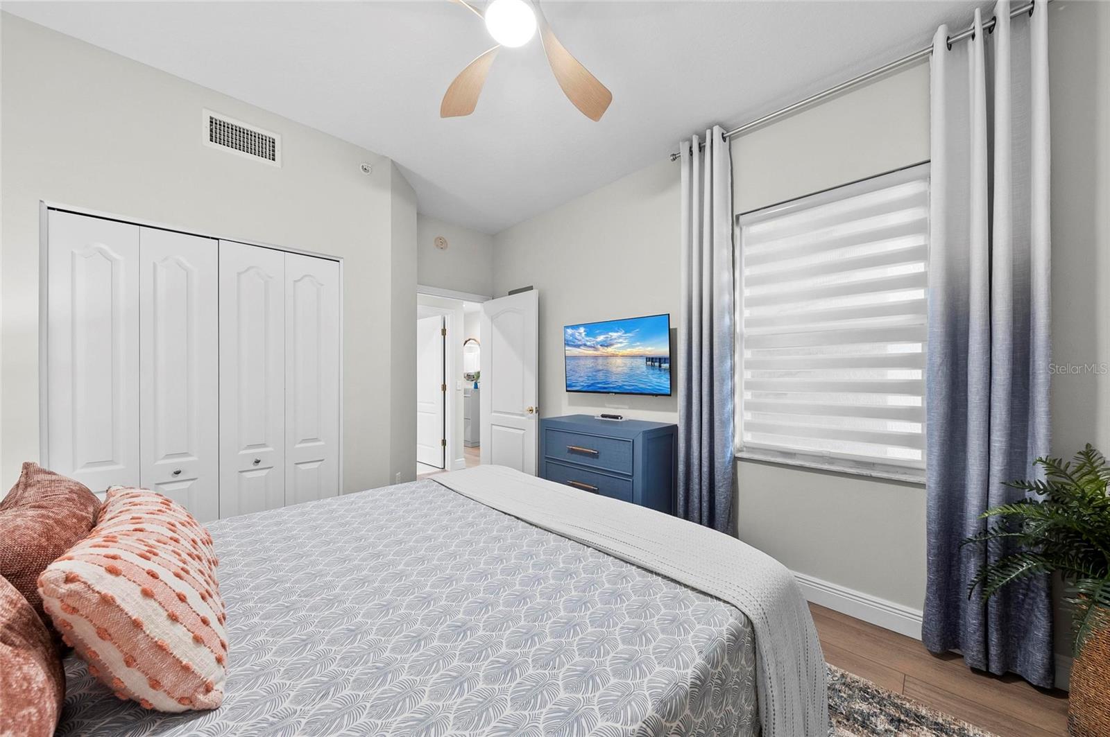 Image 16 of 46 For 5280 Hyland Hills Avenue 1812