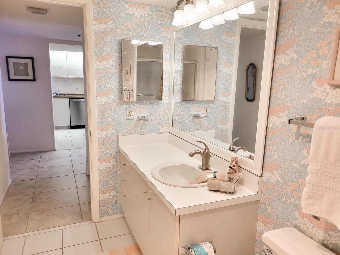 Image 10 of 20 For 1105 Gulf Of Mexico Drive 402