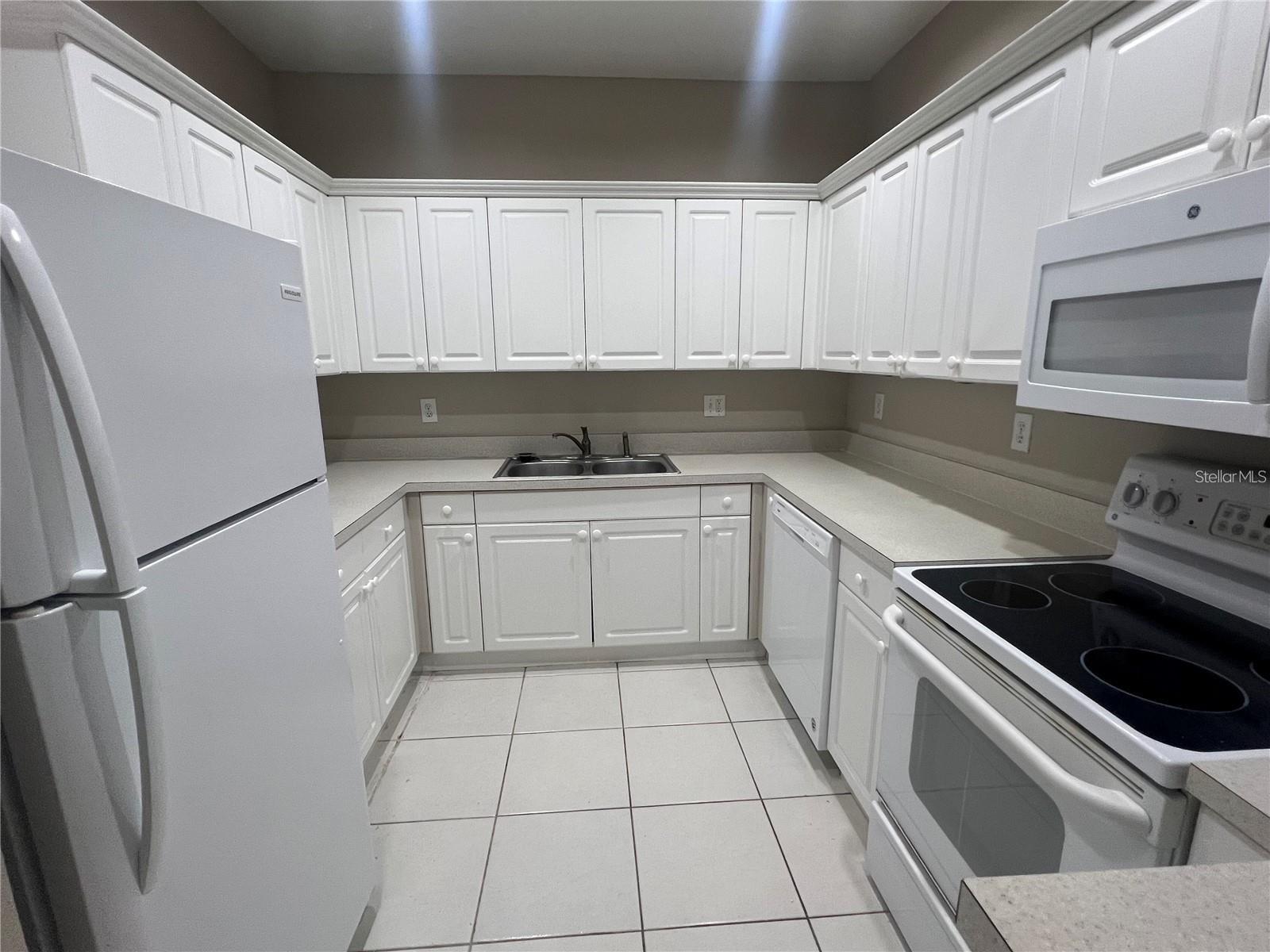 Image 14 of 27 For 3958 Mediterranea Circle 411