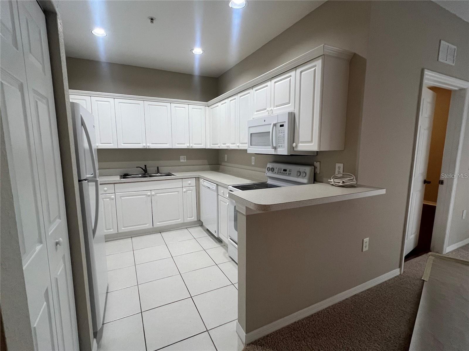 Image 15 of 27 For 3958 Mediterranea Circle 411