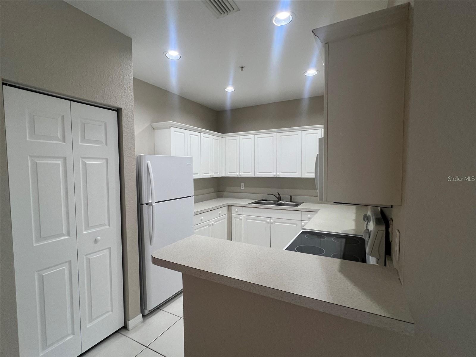 Image 4 of 27 For 3958 Mediterranea Circle 411
