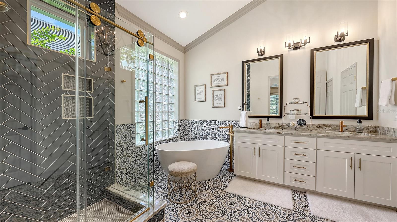 Image 27 of 52 For 6505 Oakland Hills Drive