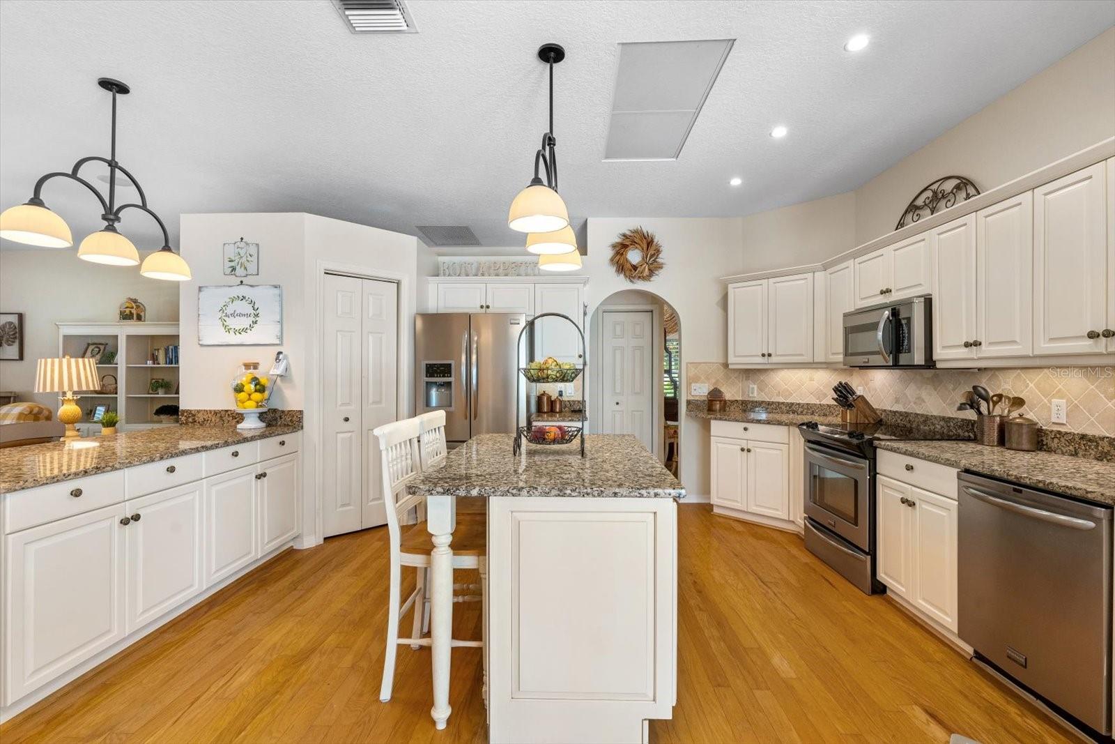 Image 26 of 64 For 1229 Palm View Road