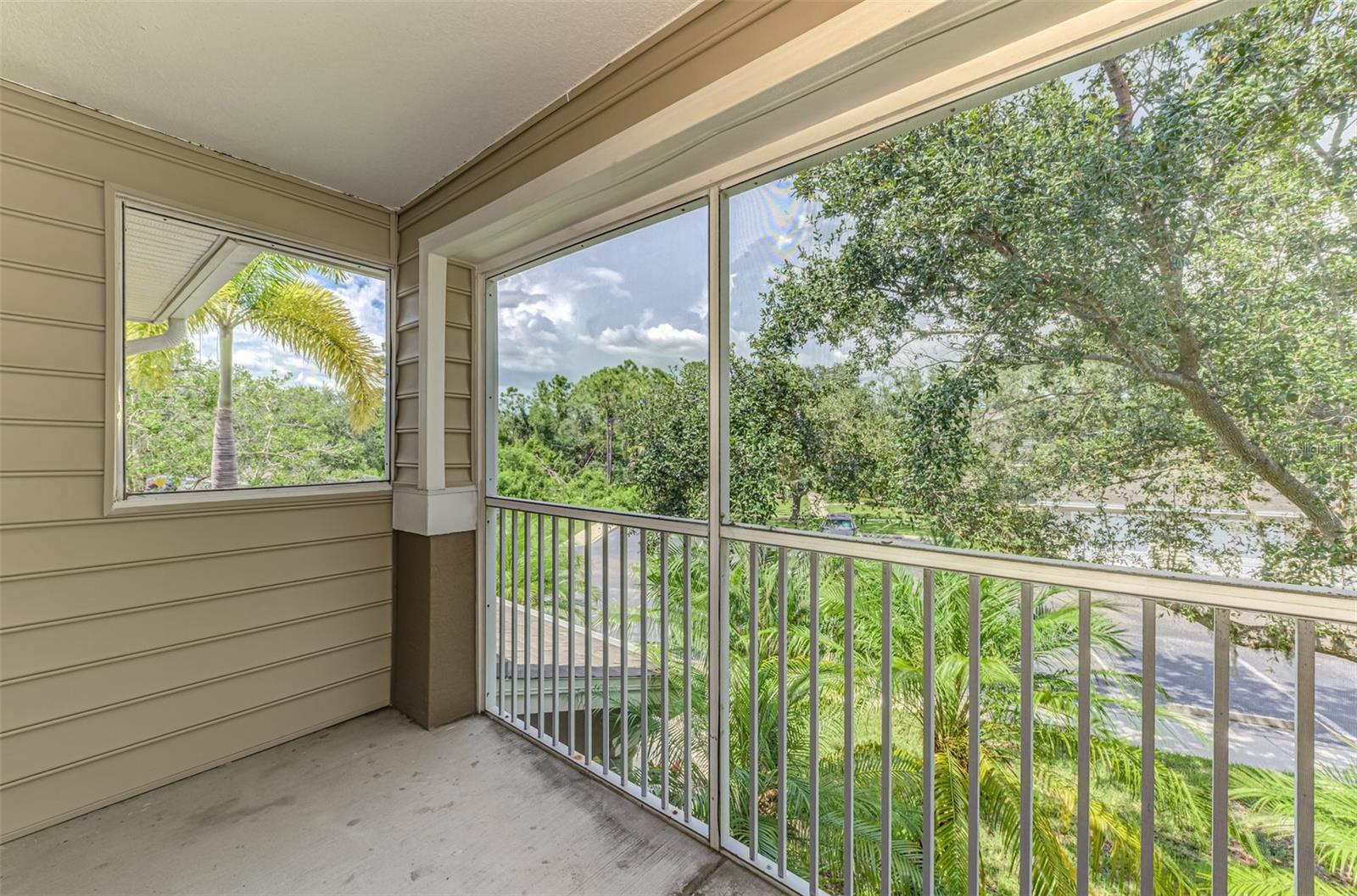 Image 29 of 43 For 8821 Manor Loop 204